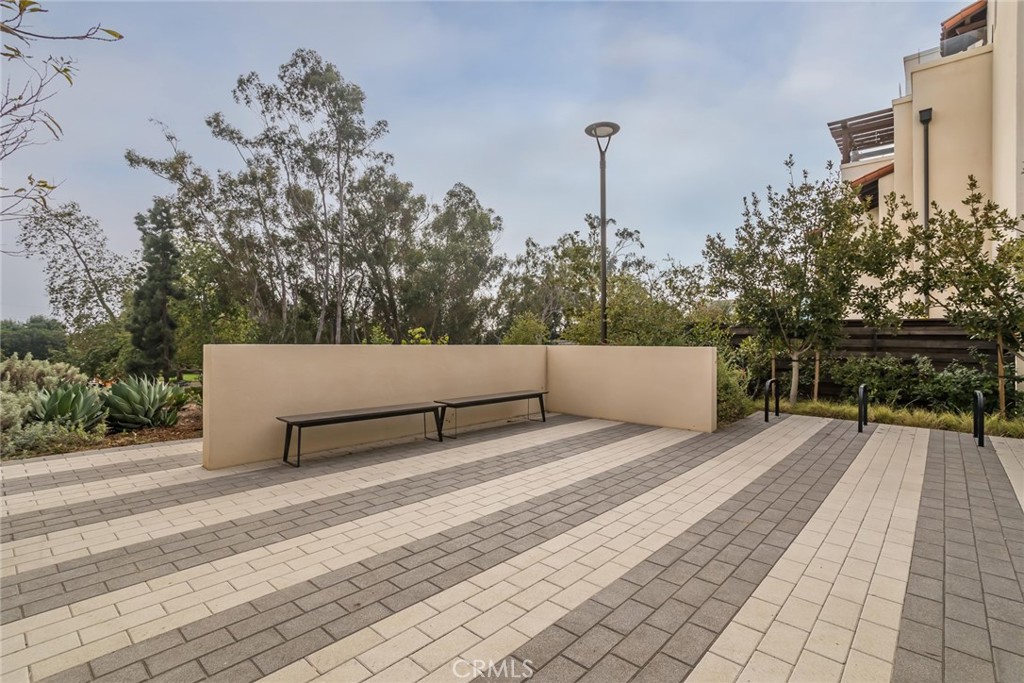 1530 E Thompson Boulevard