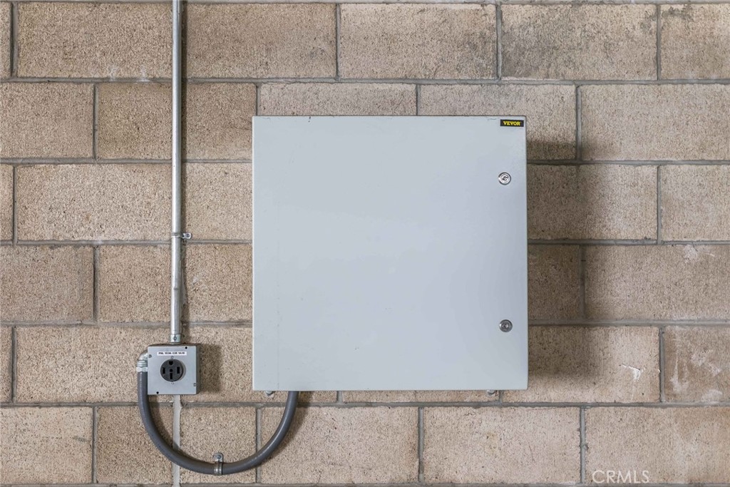 1530 E Thompson Boulevard