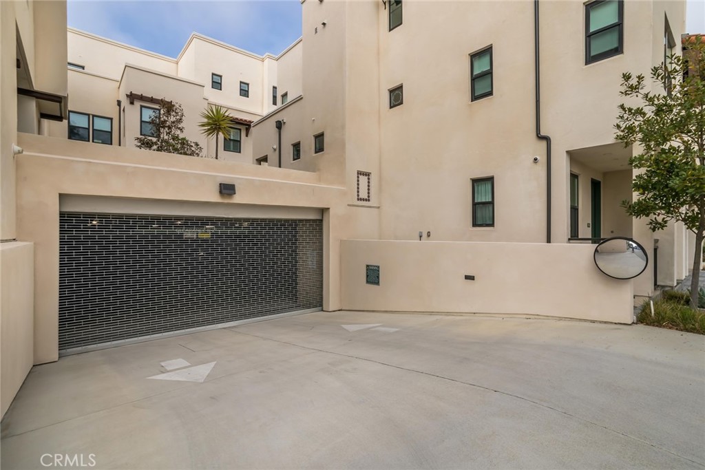 1530 E Thompson Boulevard