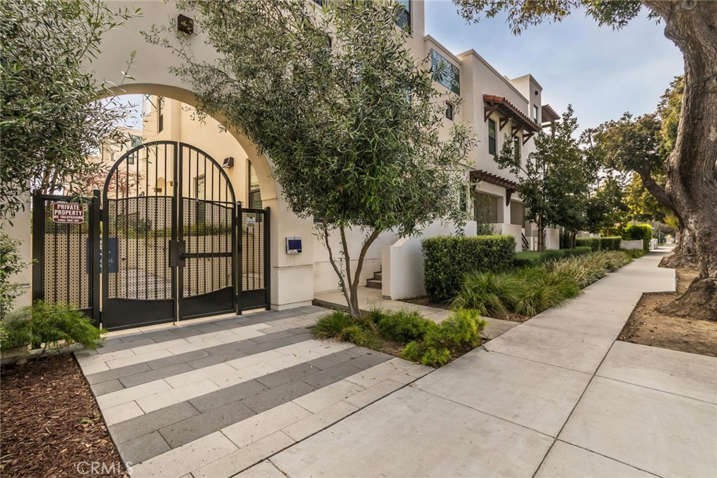 1530 E Thompson Boulevard