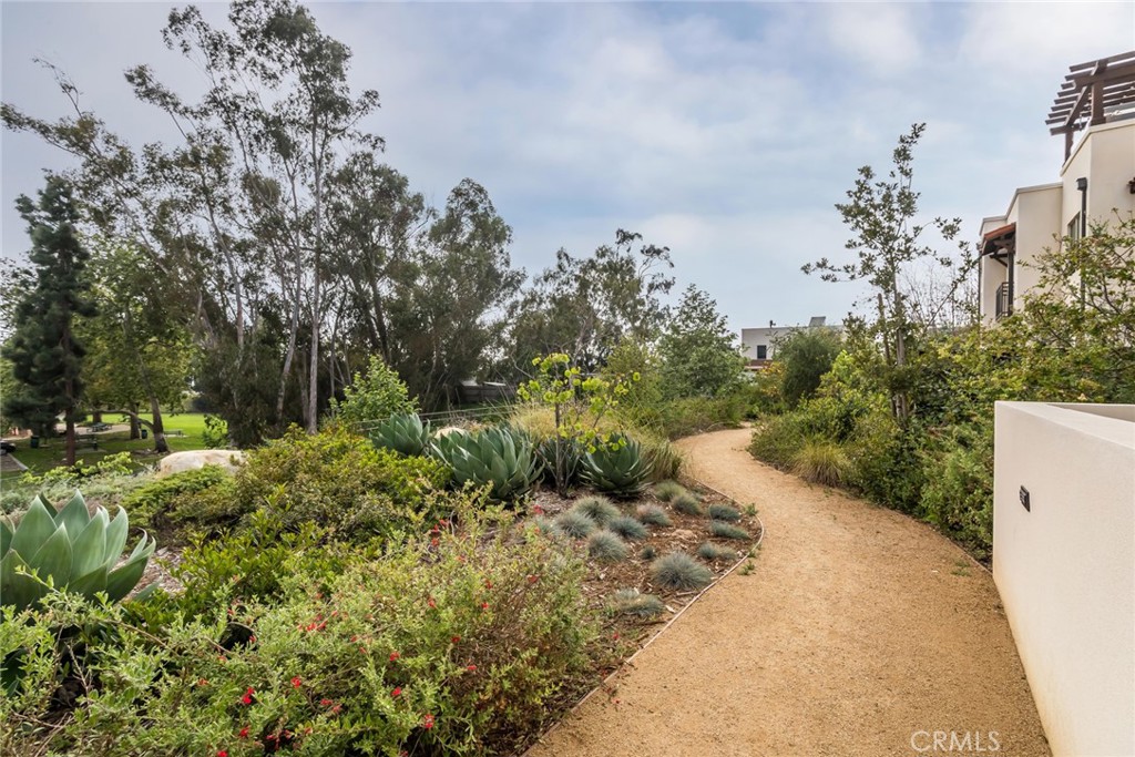 1530 E Thompson Boulevard