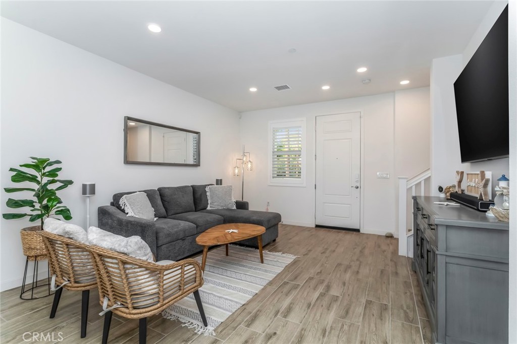 1530 E Thompson Boulevard