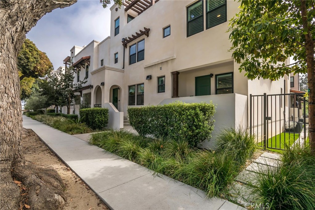 1530 E Thompson Boulevard