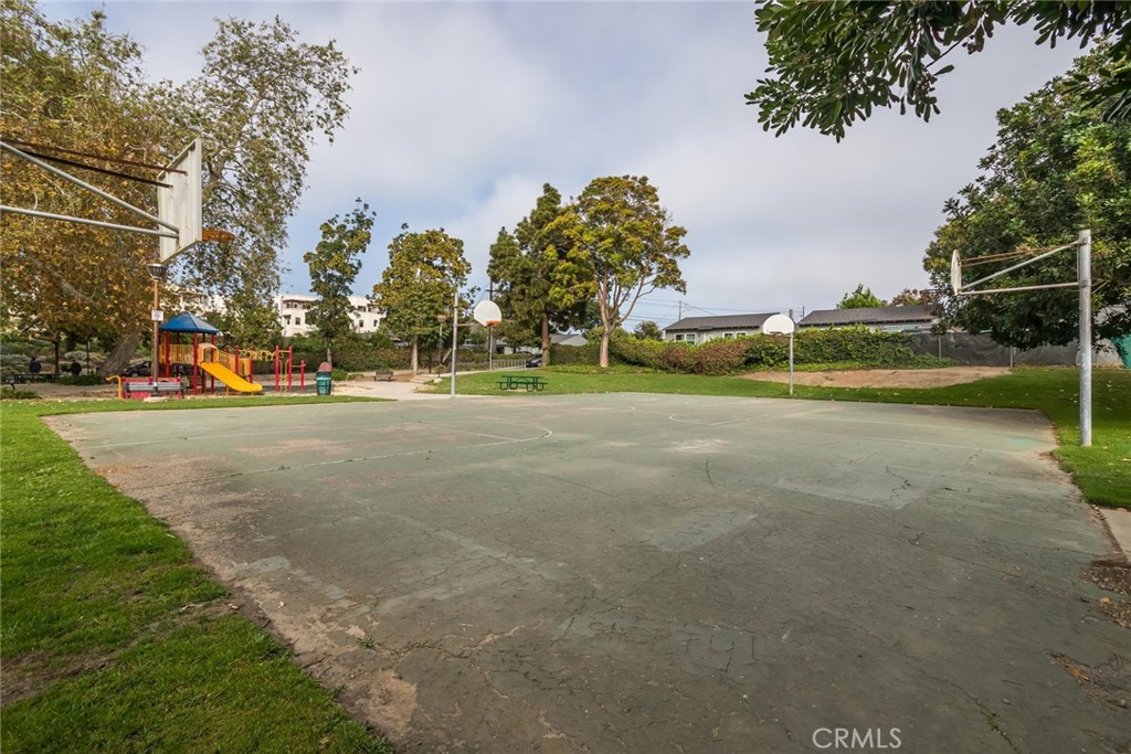 1530 E Thompson Boulevard