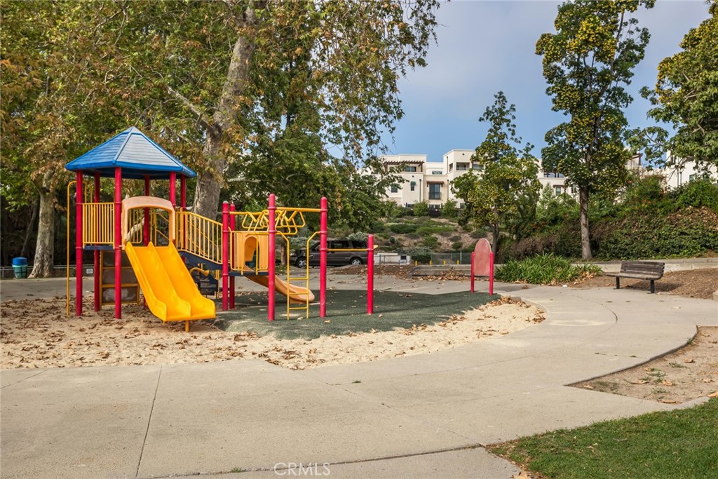 1530 E Thompson Boulevard