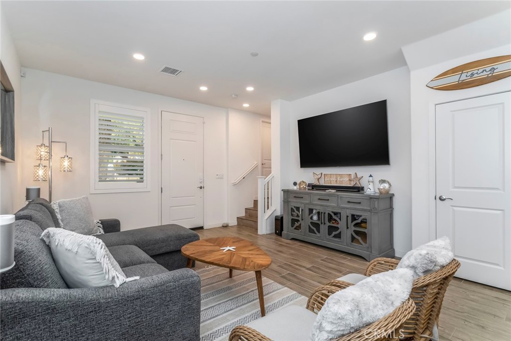 1530 E Thompson Boulevard