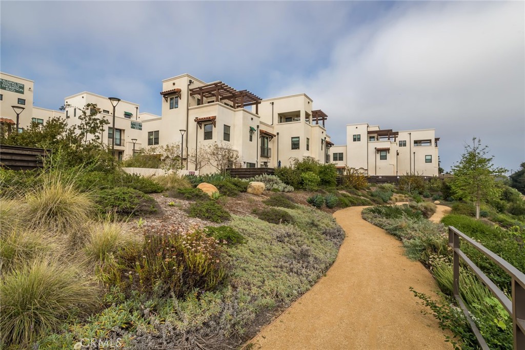 1530 E Thompson Boulevard