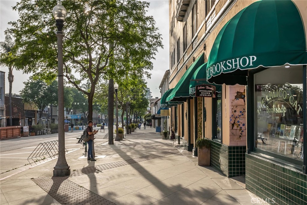 1530 E Thompson Boulevard