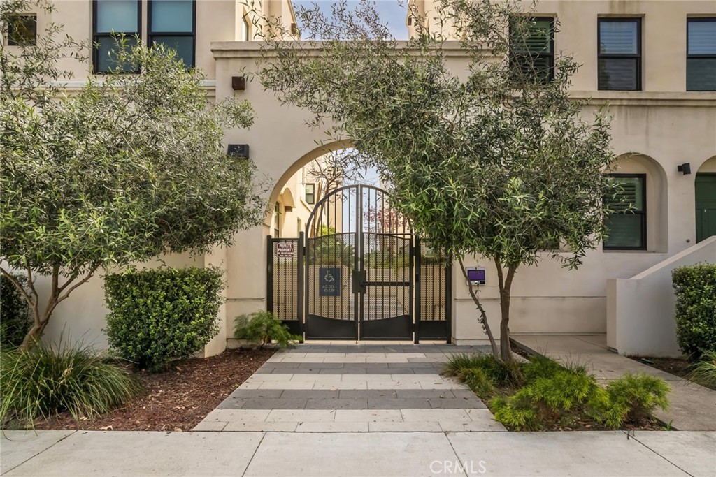 1530 E Thompson Boulevard