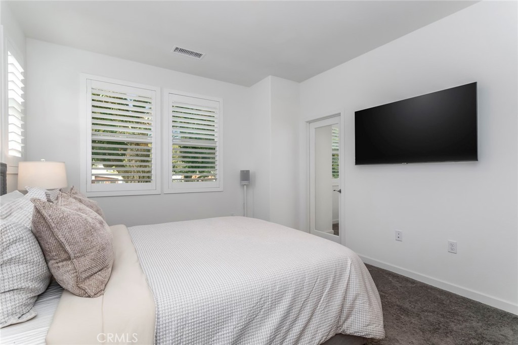 1530 E Thompson Boulevard