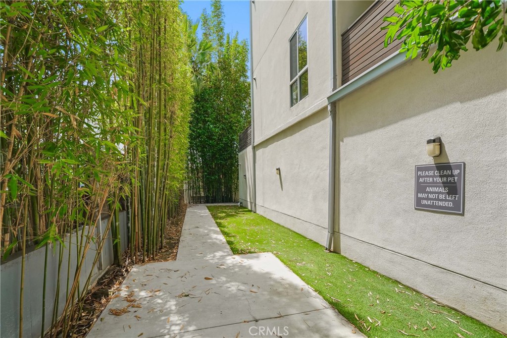 4140 Glencoe Avenue 202