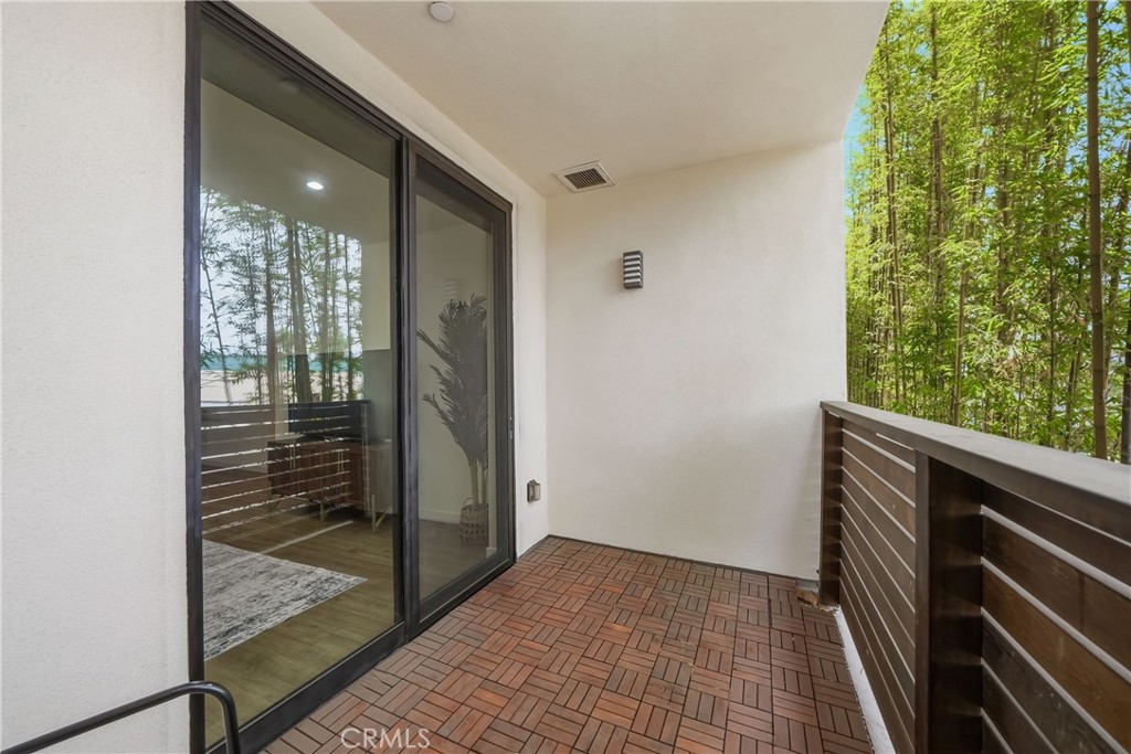 4140 Glencoe Avenue 202