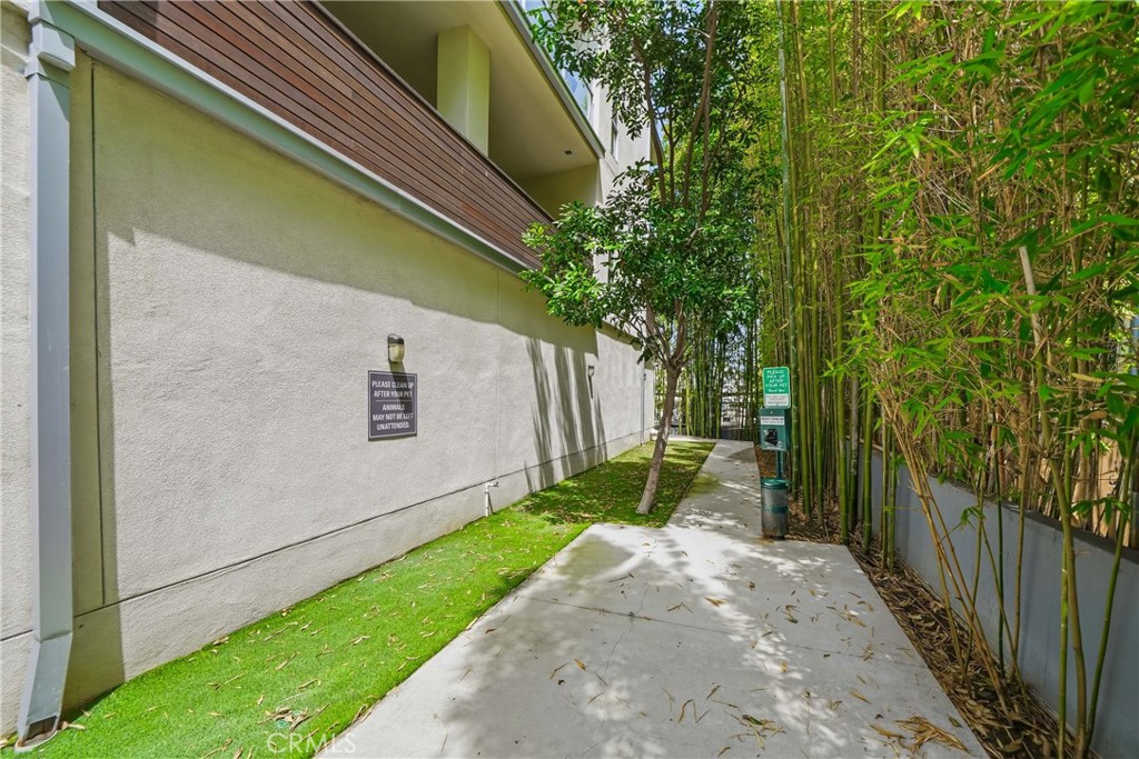 4140 Glencoe Avenue 202