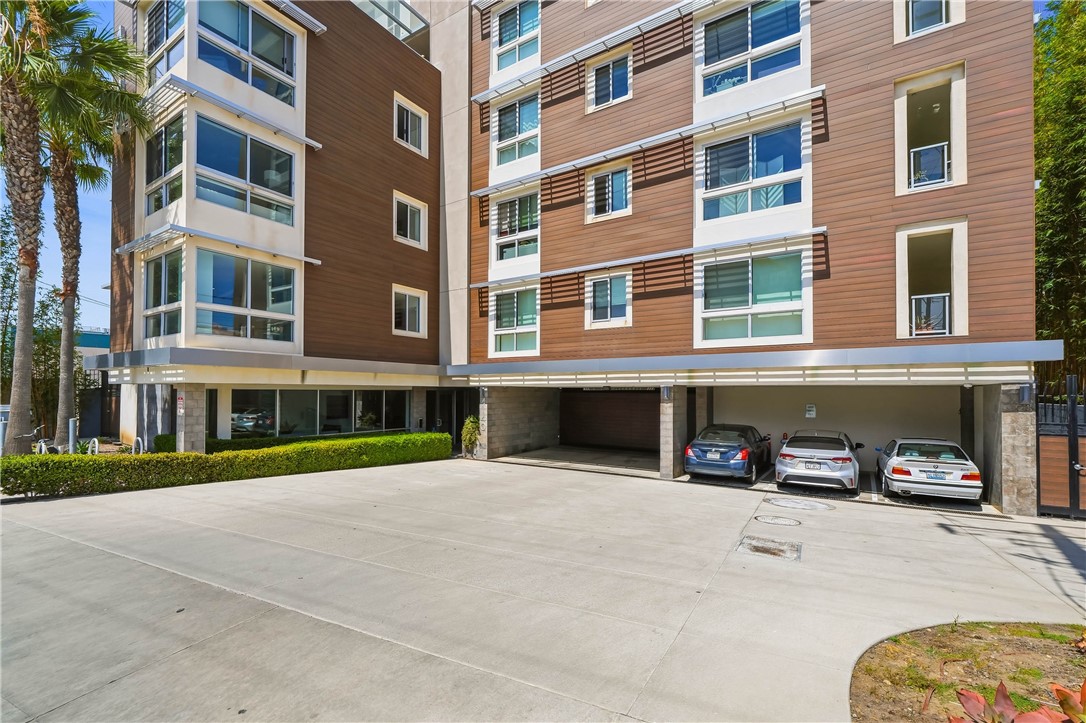 4140 Glencoe Avenue 202