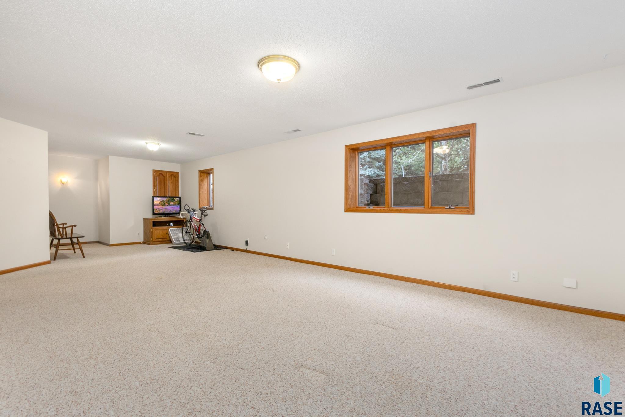 5008 S Pheasant Ln
