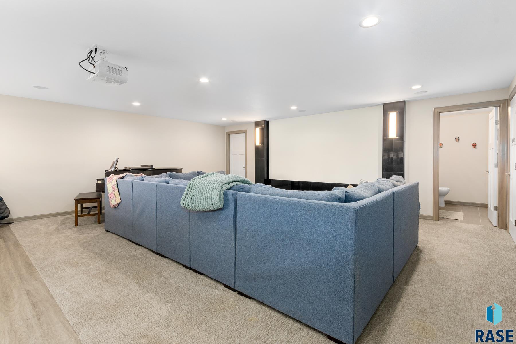6809 S Jovan Cir