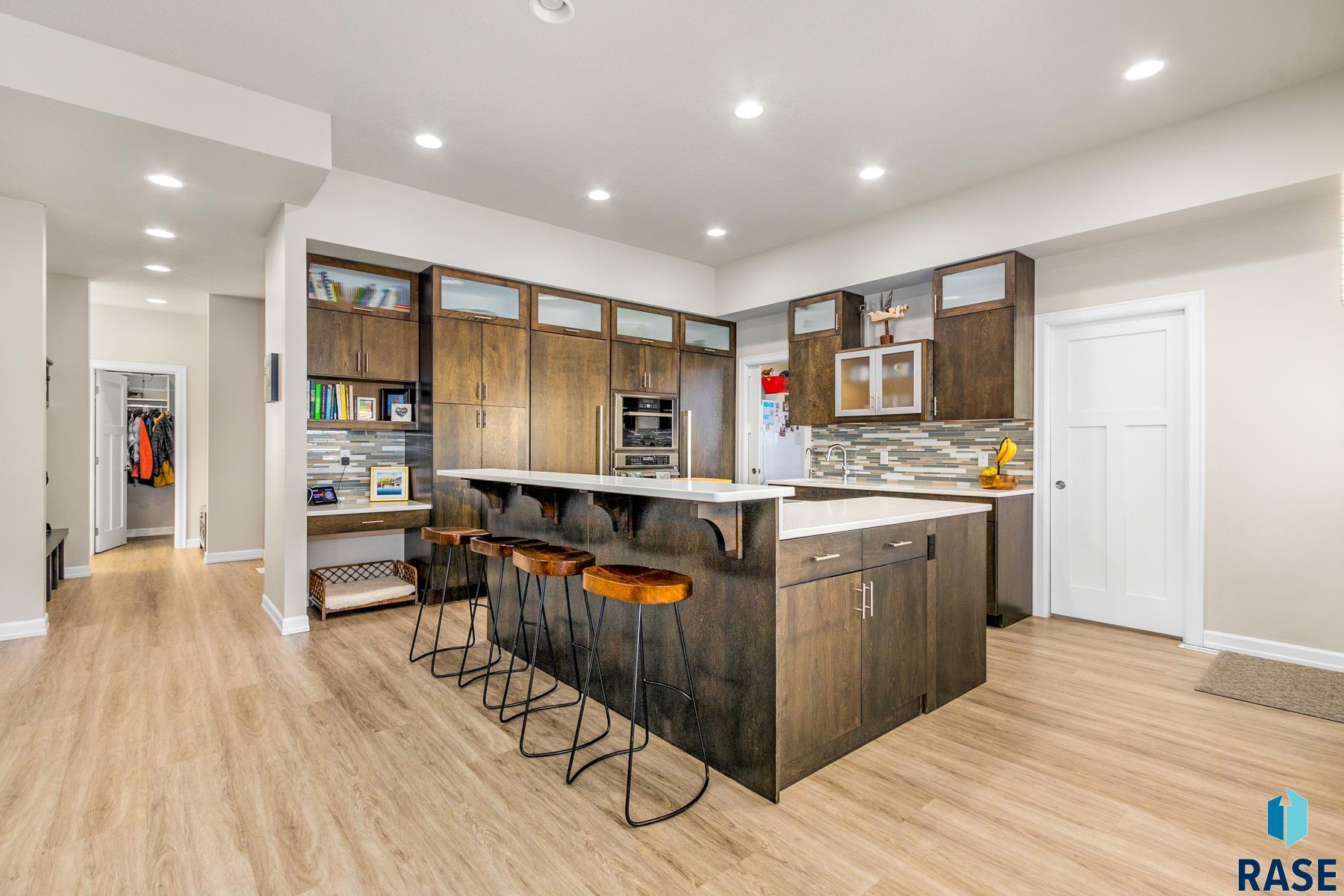 6809 S Jovan Cir