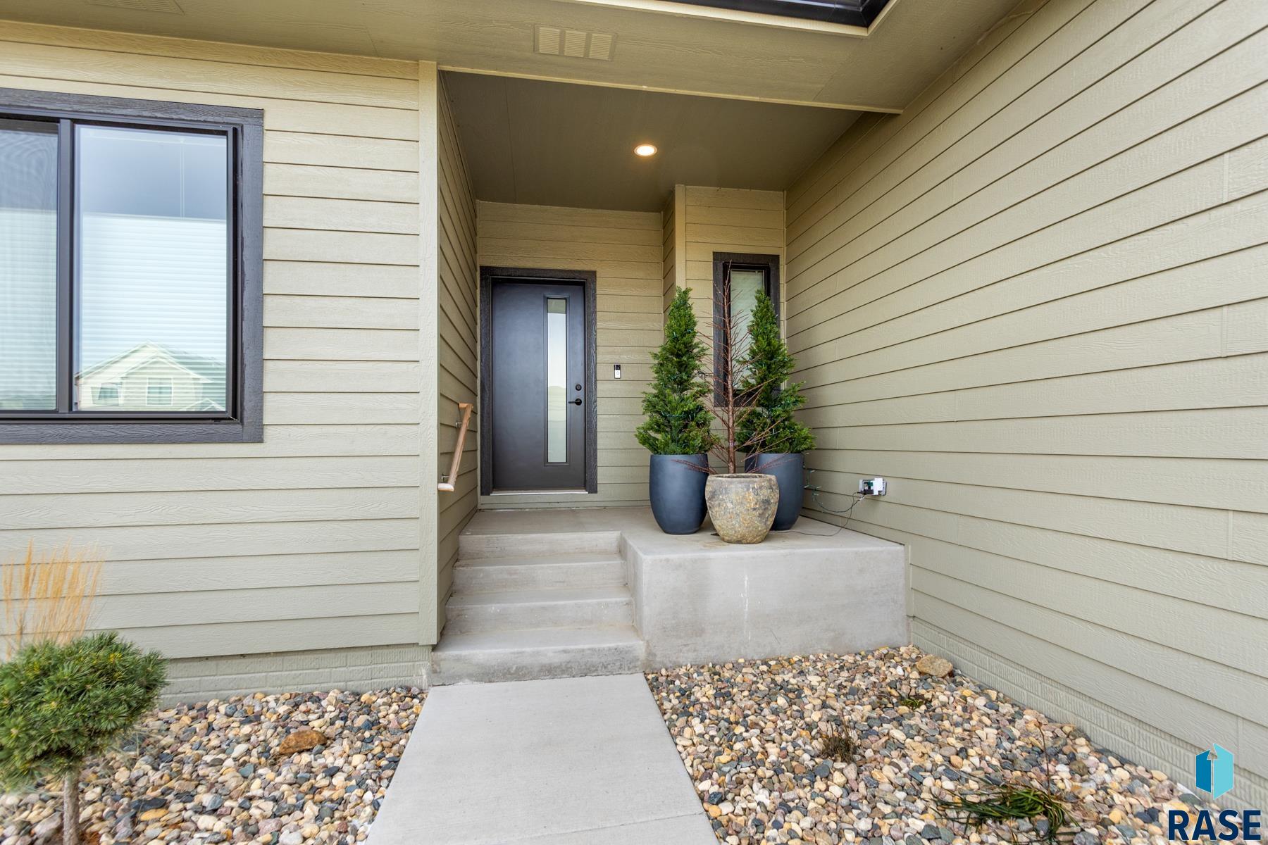 505 E Mary Moore Dr