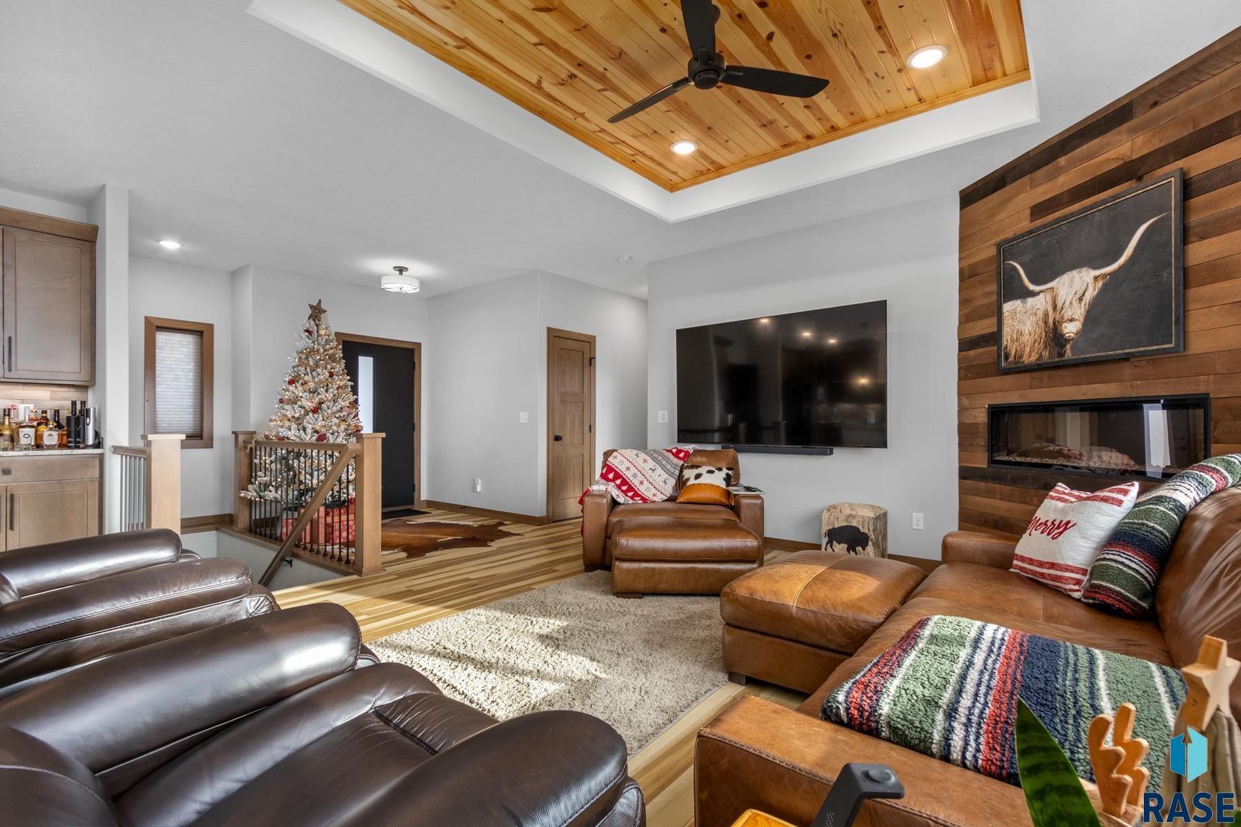 505 E Mary Moore Dr