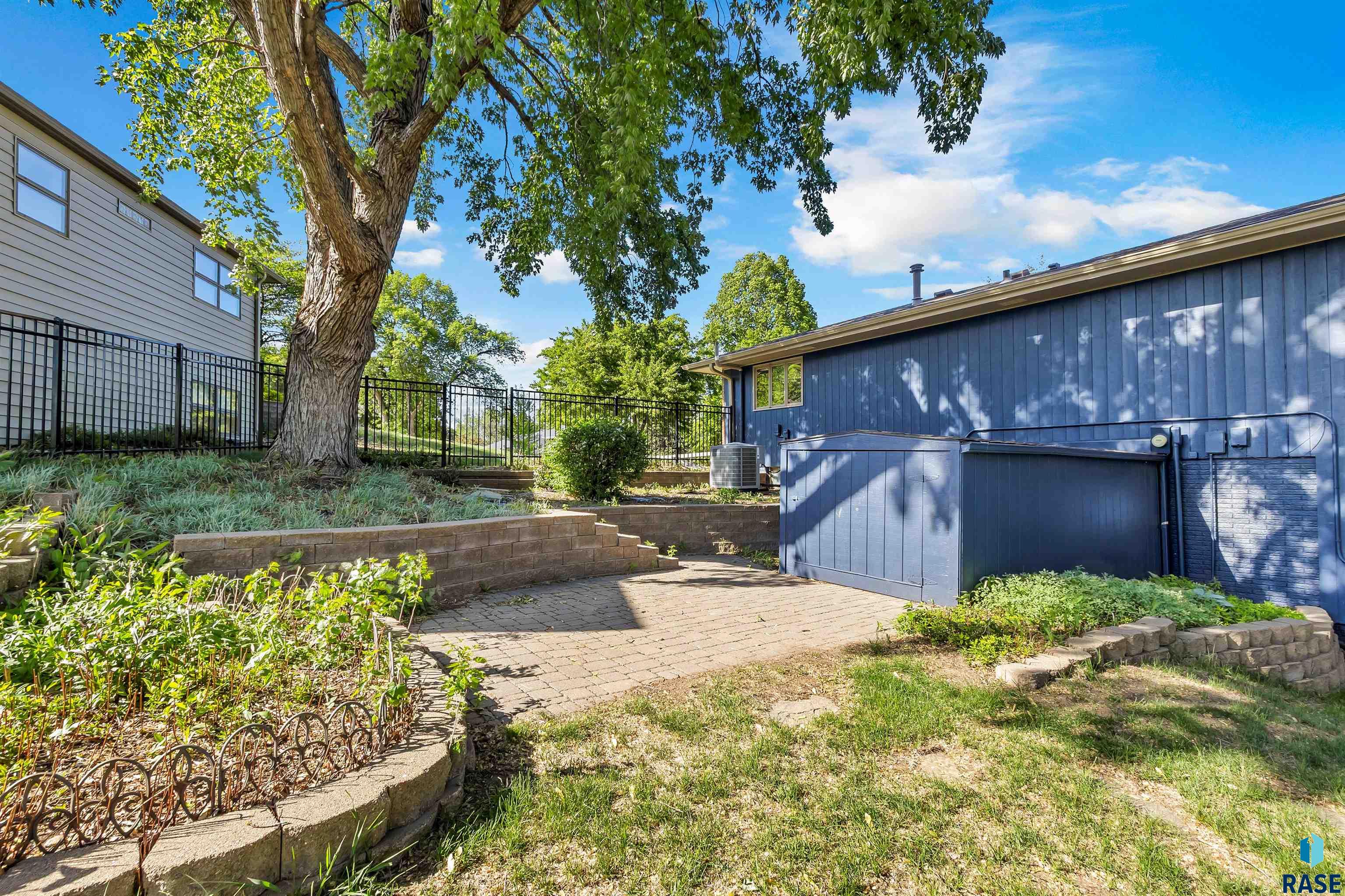 1013 E Ridge Rd