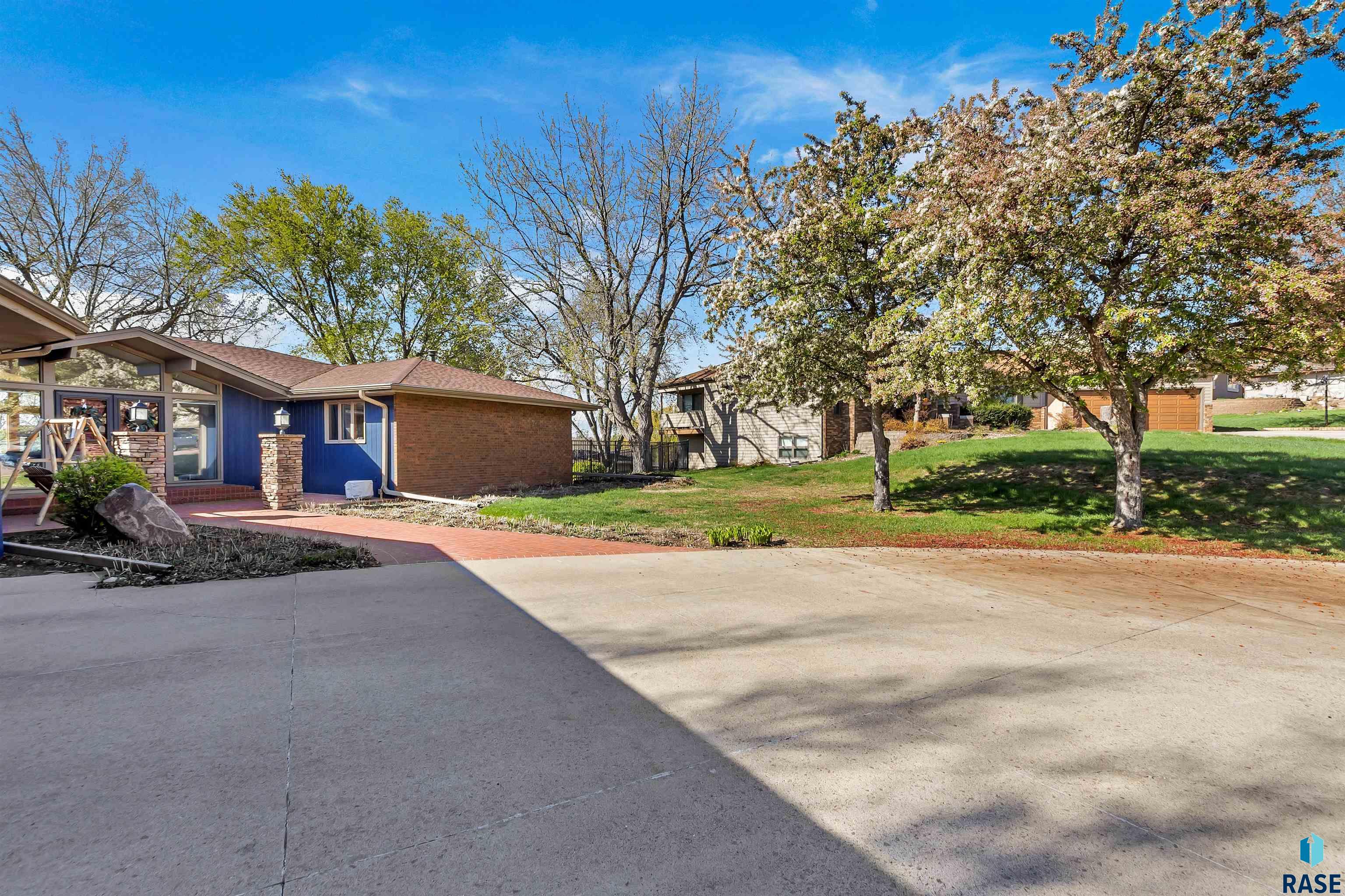 1013 E Ridge Rd