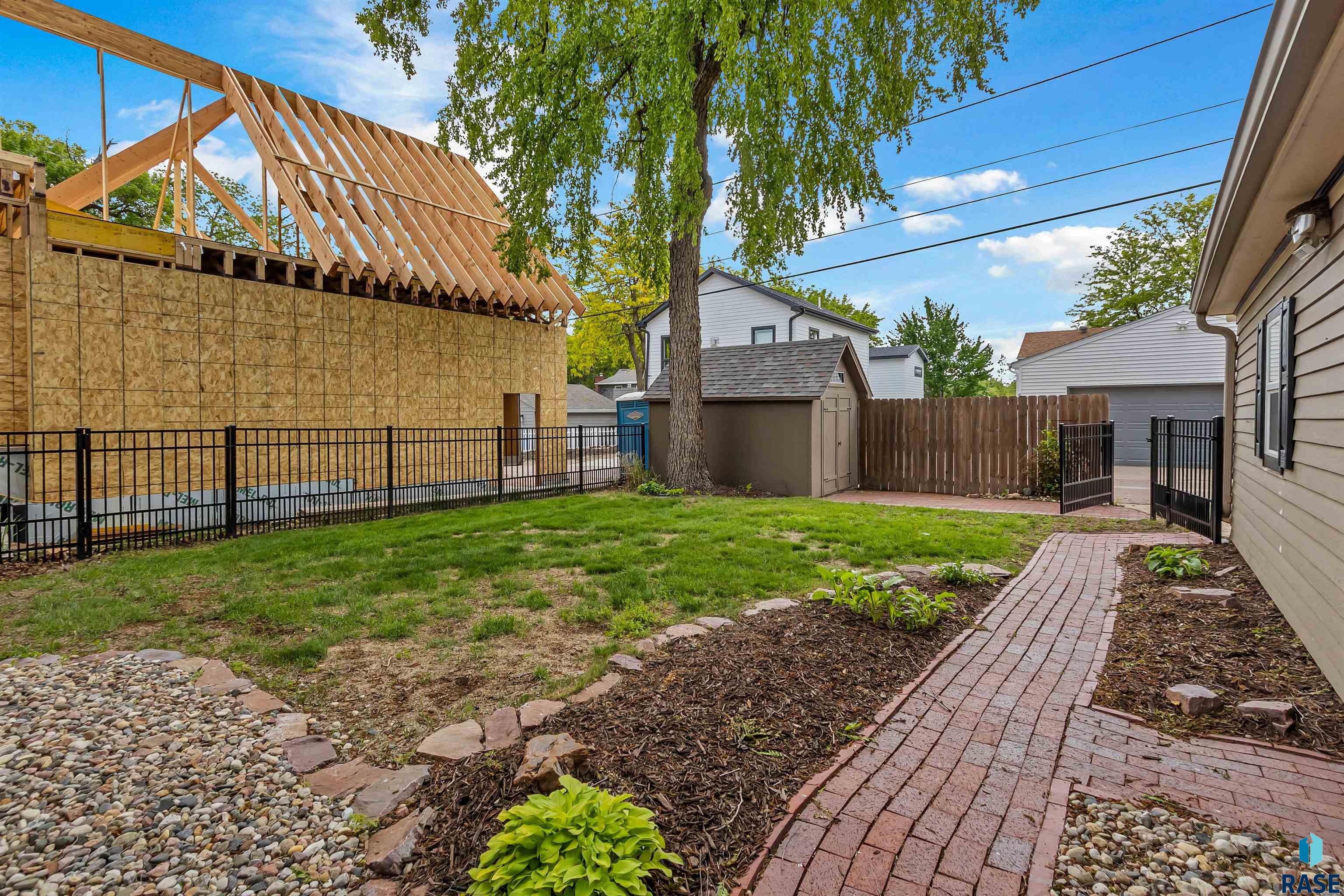 705 E 21st St
