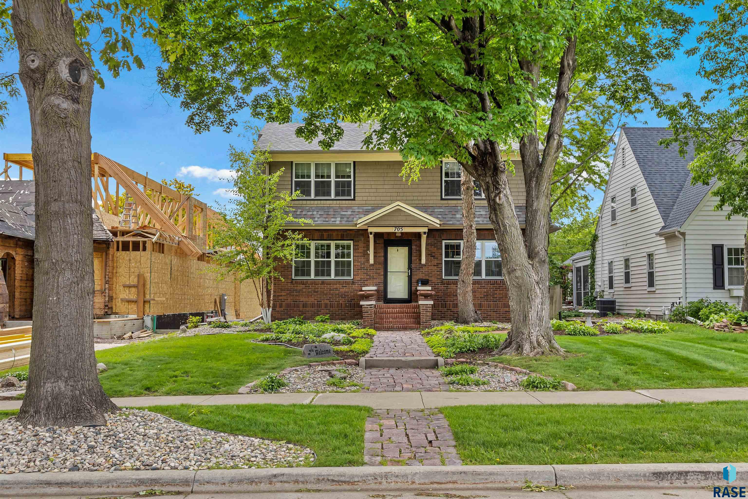 705 E 21st St