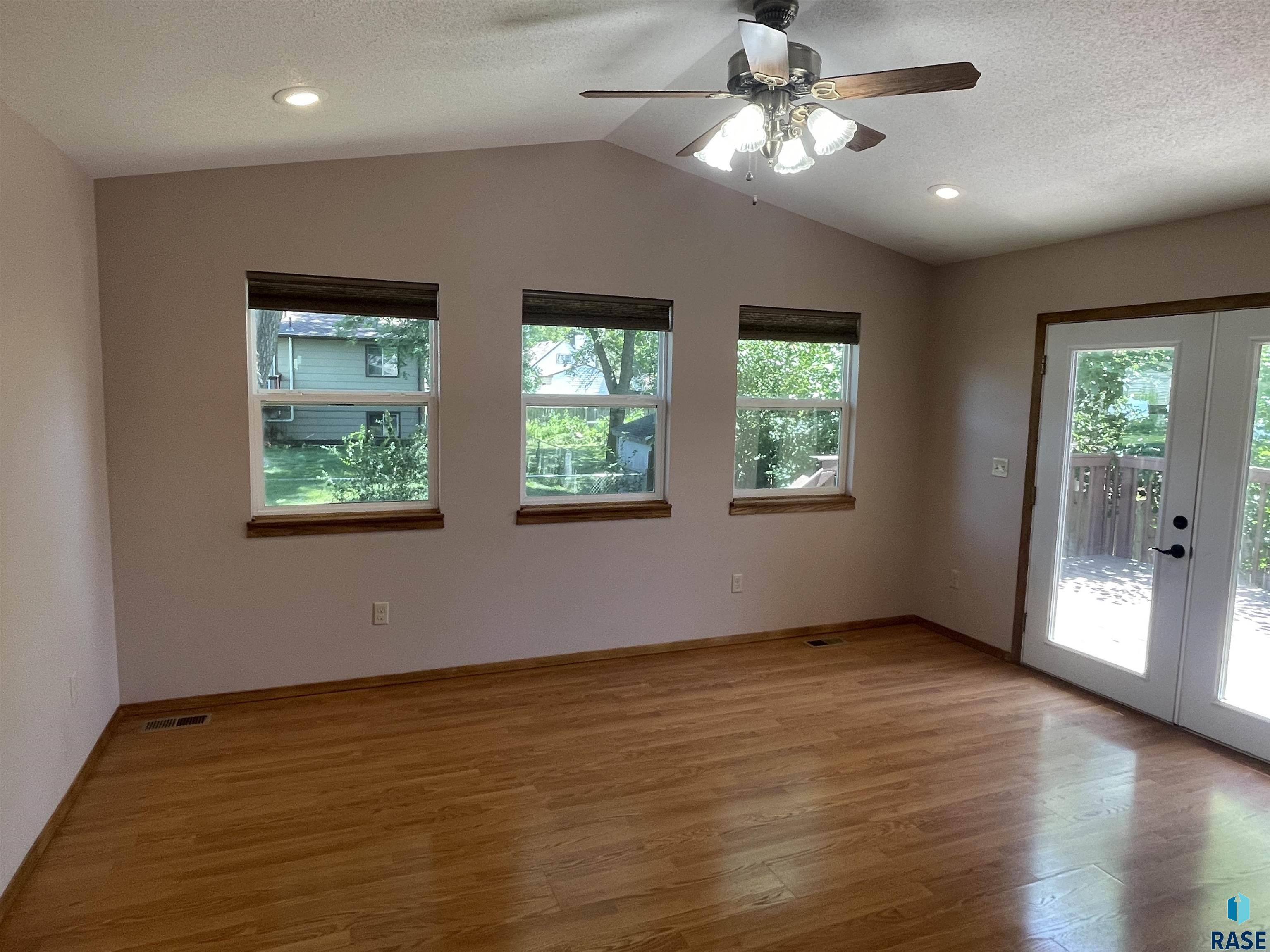 2204 S Fox Trl