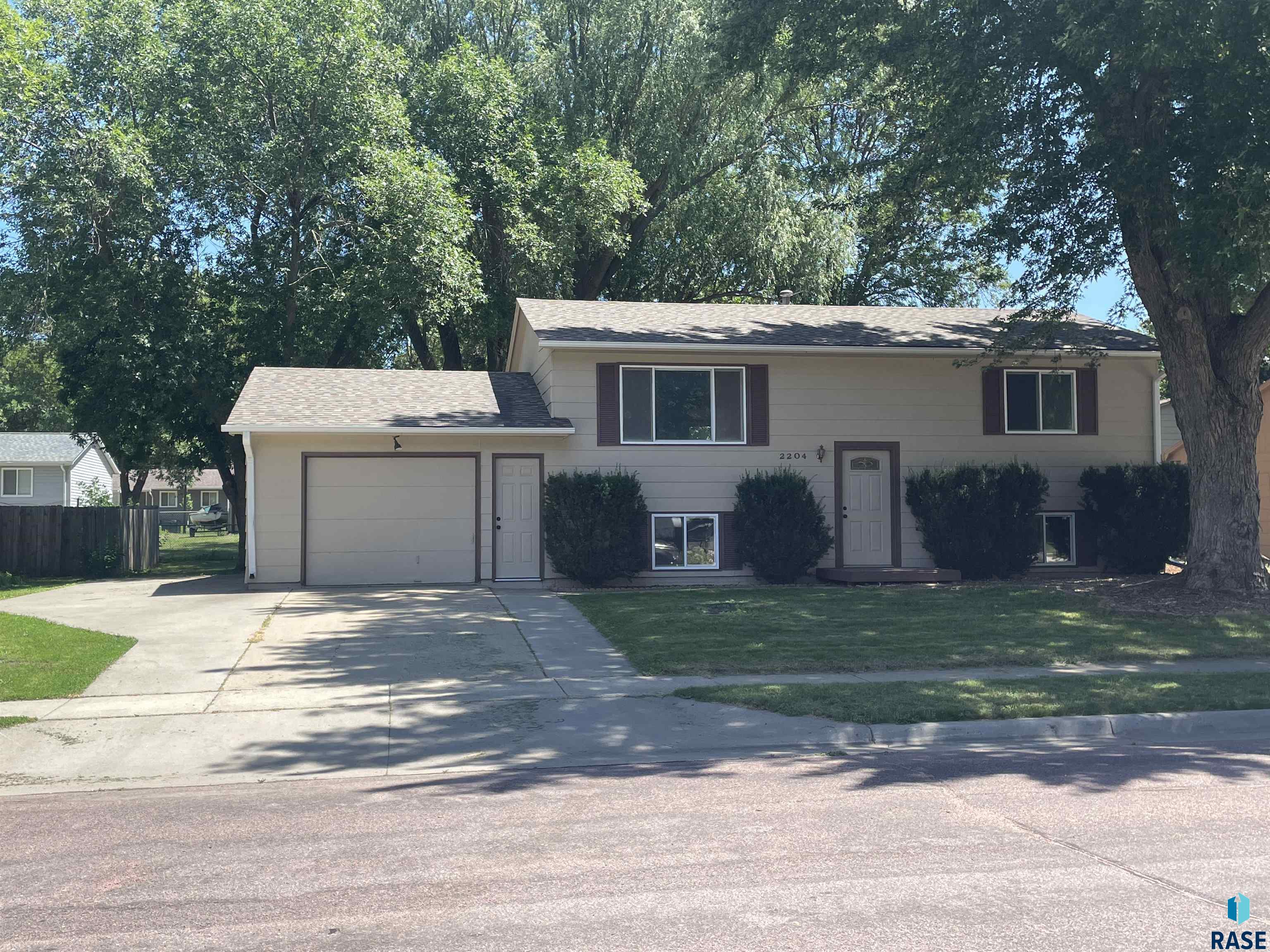 2204 S Fox Trl