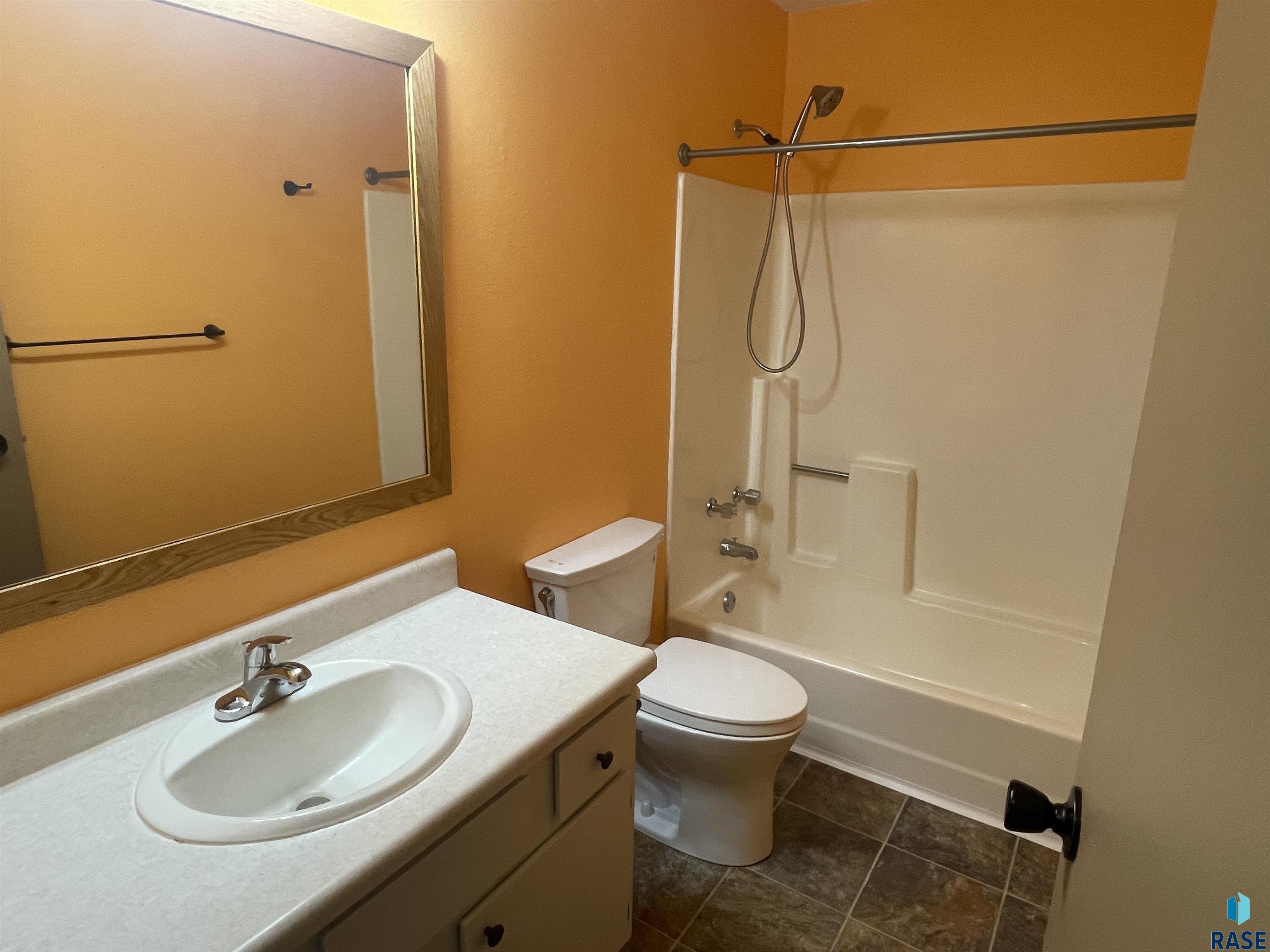 2204 S Fox Trl