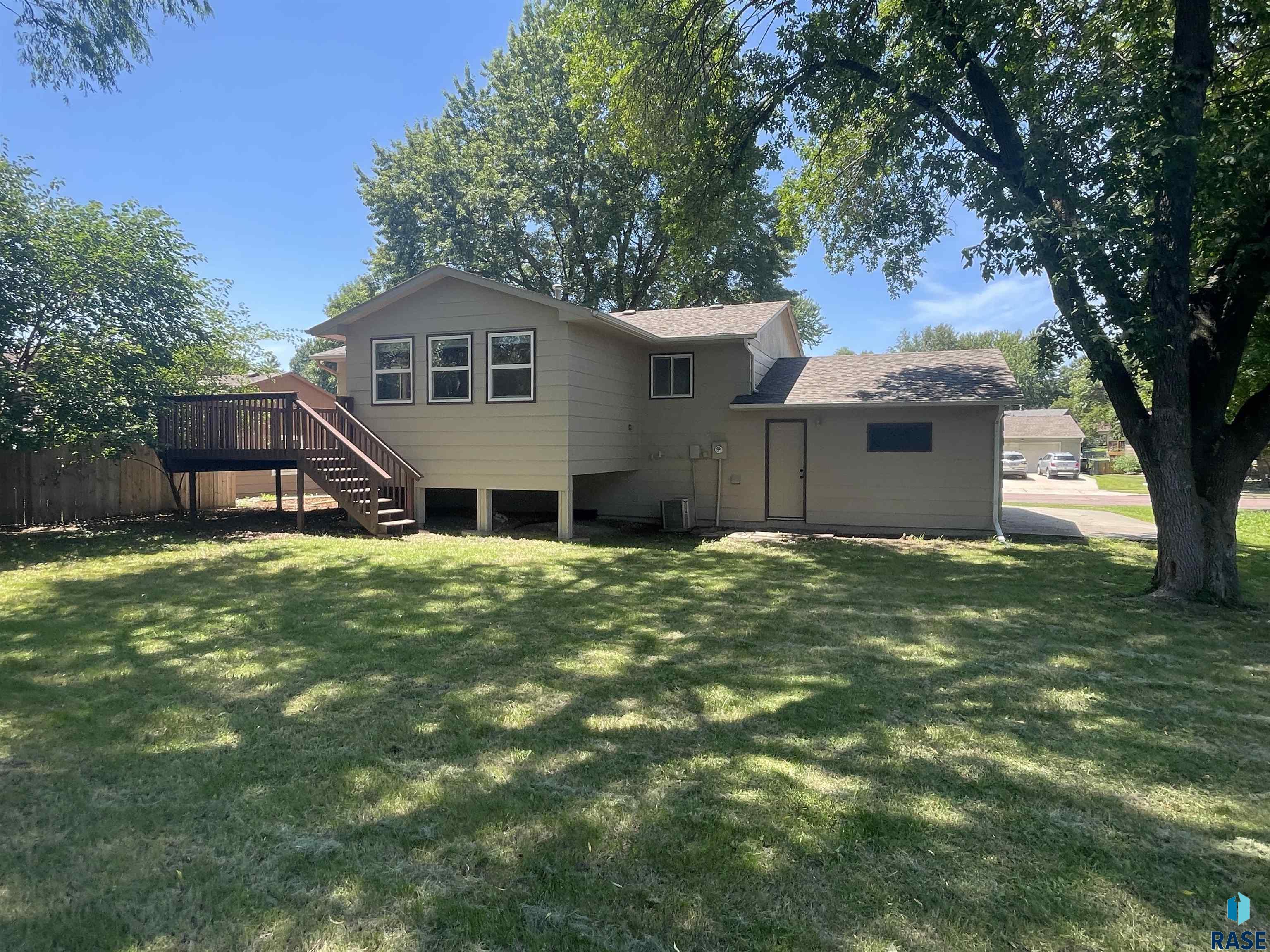 2204 S Fox Trl