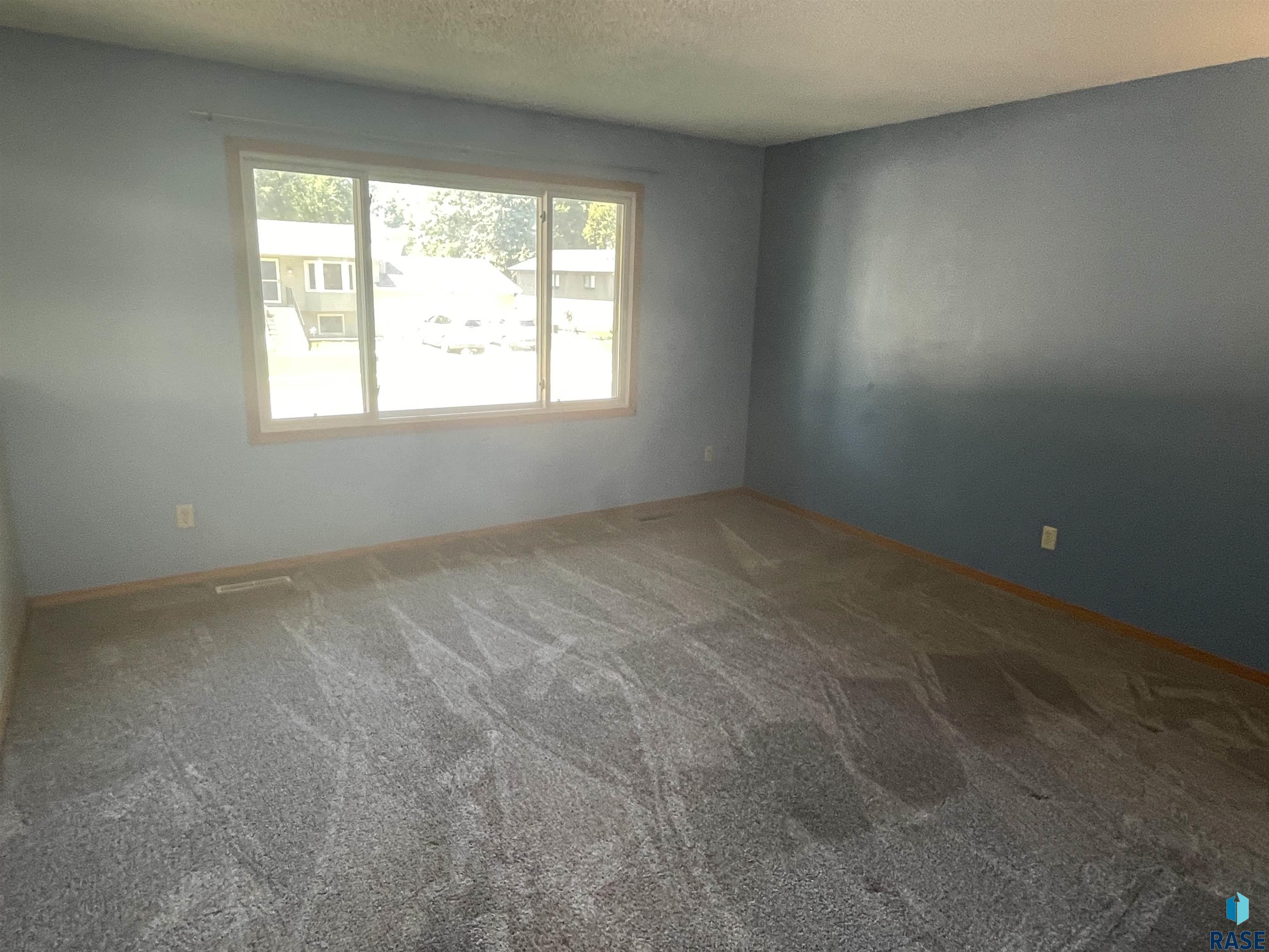 2204 S Fox Trl