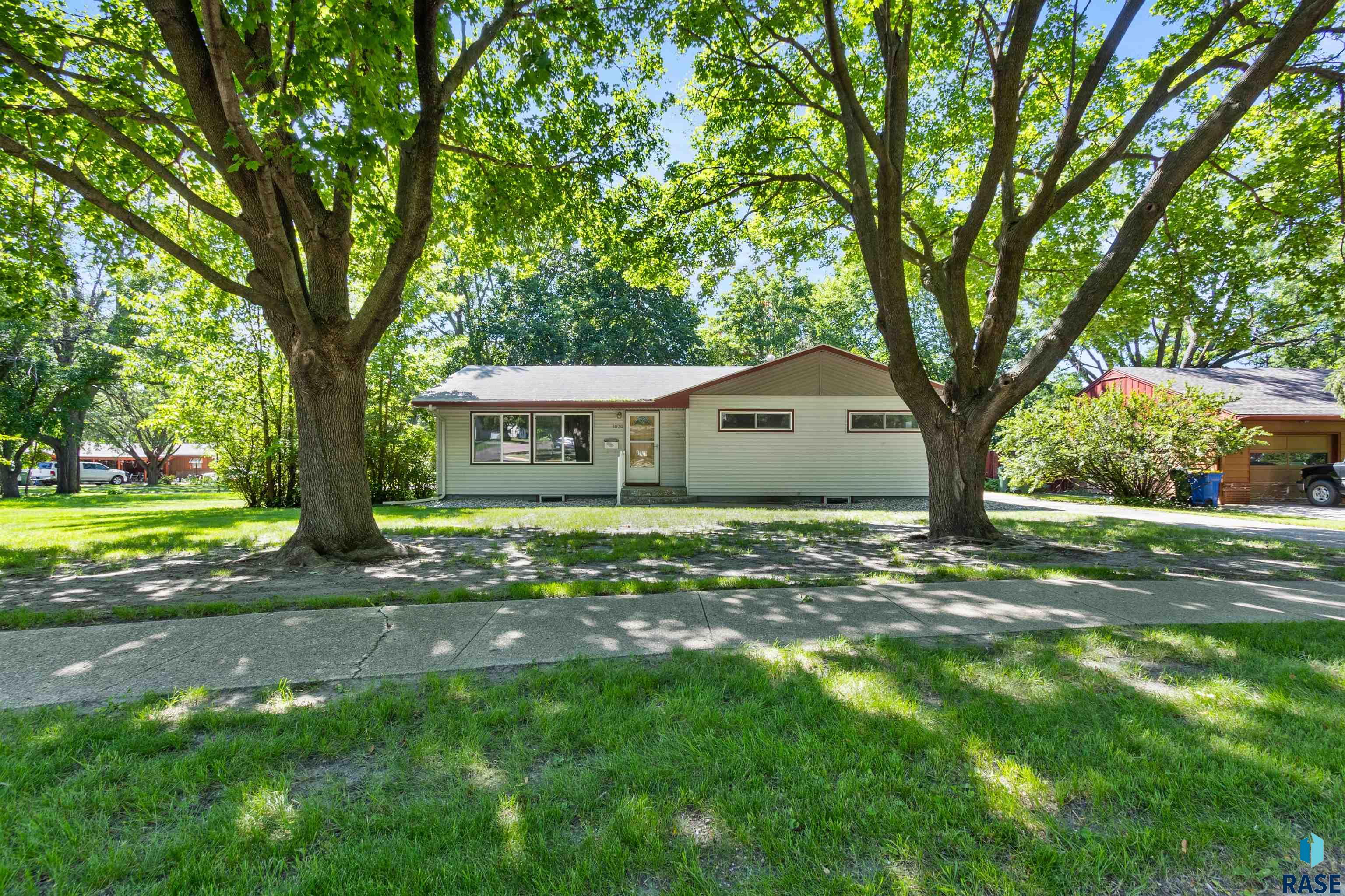 1070 Circle Dr