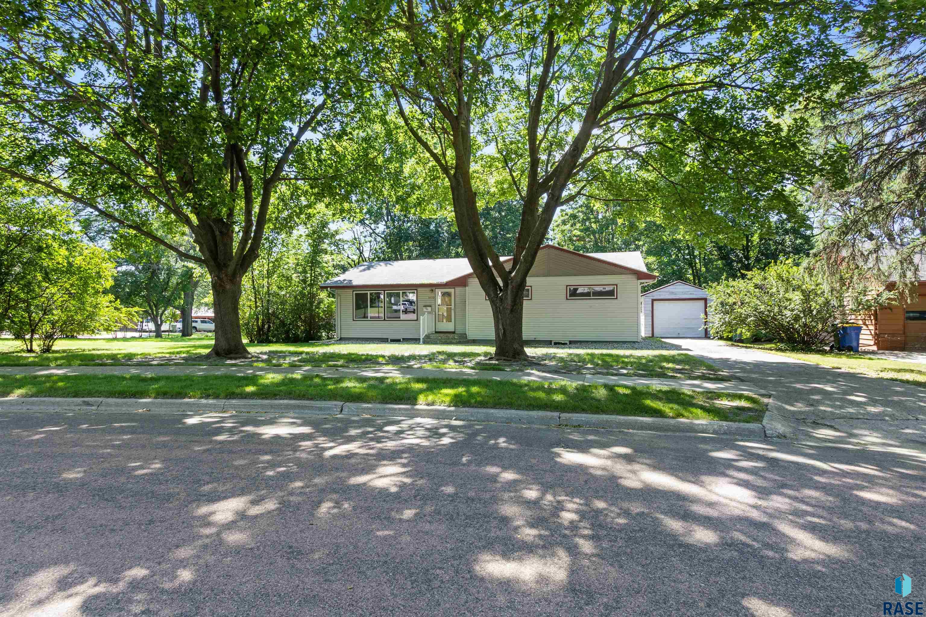 1070 Circle Dr