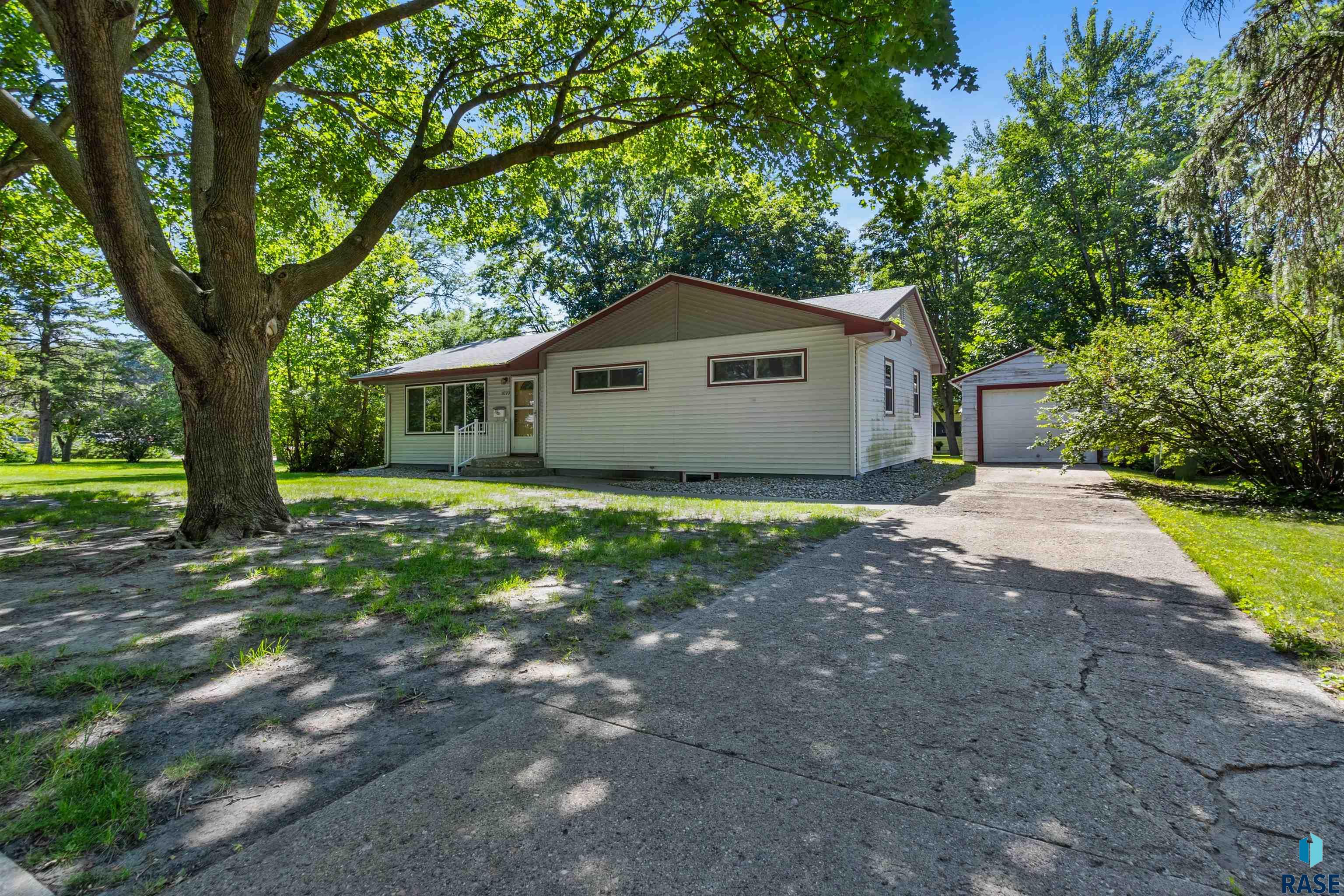 1070 Circle Dr