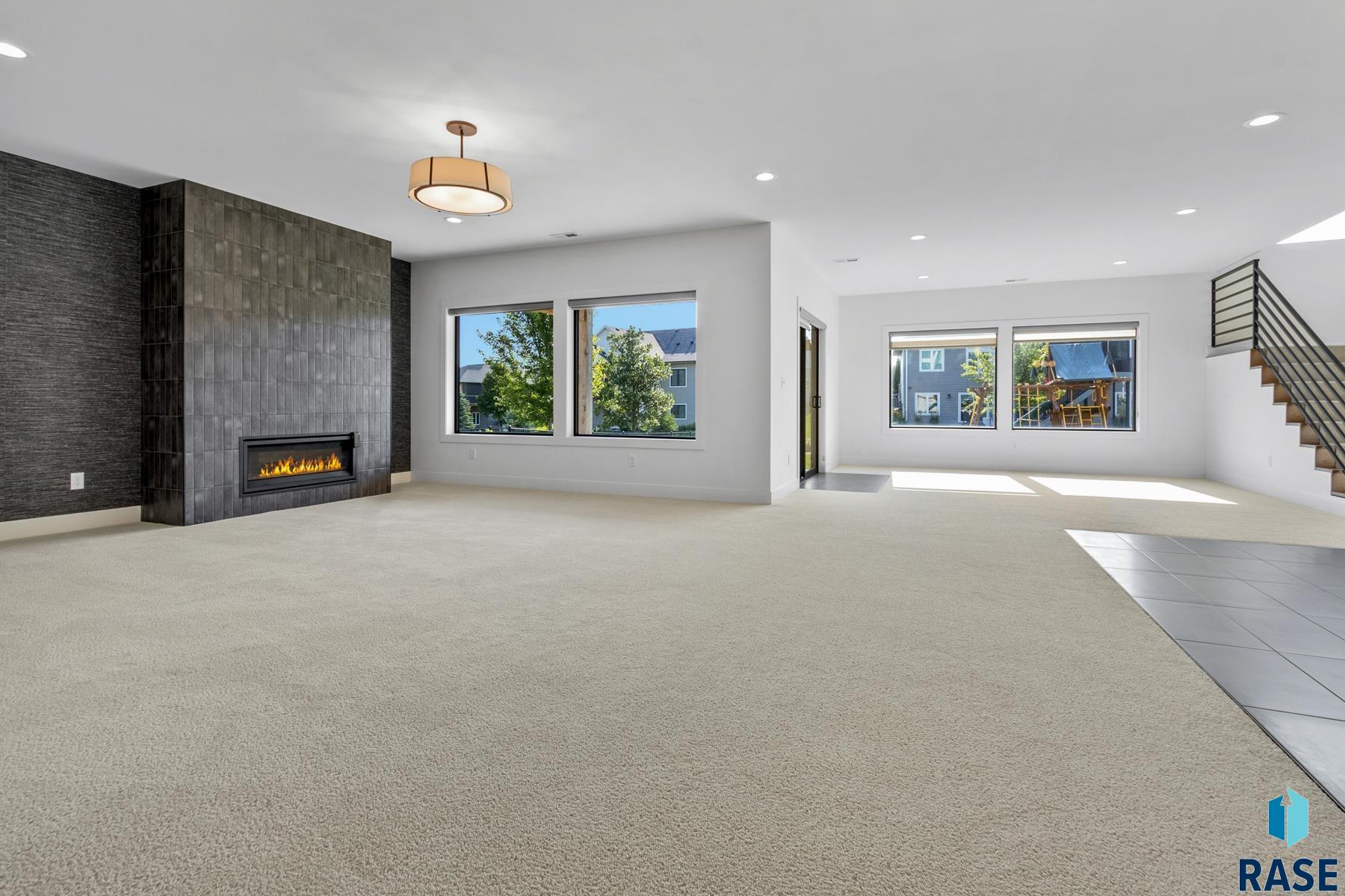 112 N Harvest Hill Cir