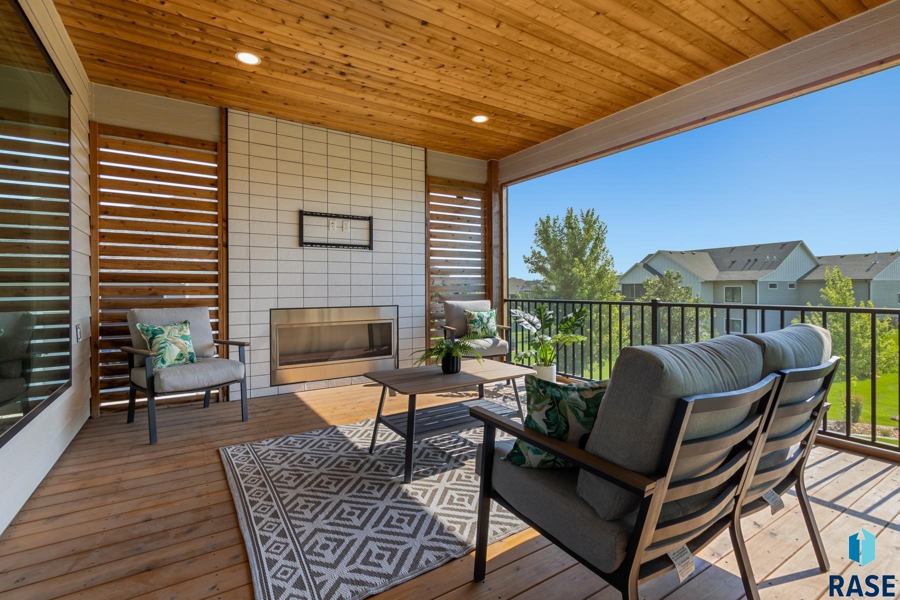 112 N Harvest Hill Cir