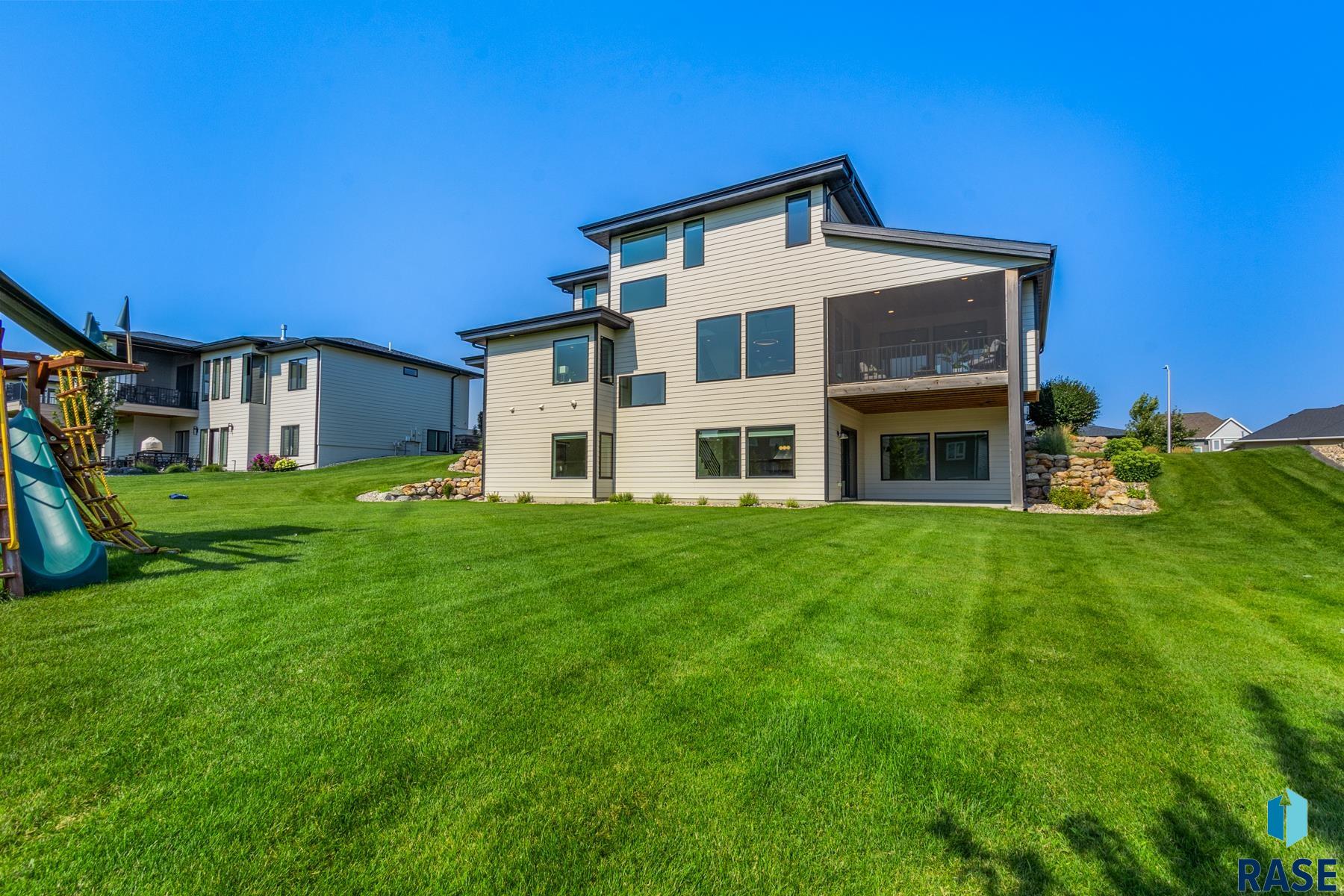 112 N Harvest Hill Cir