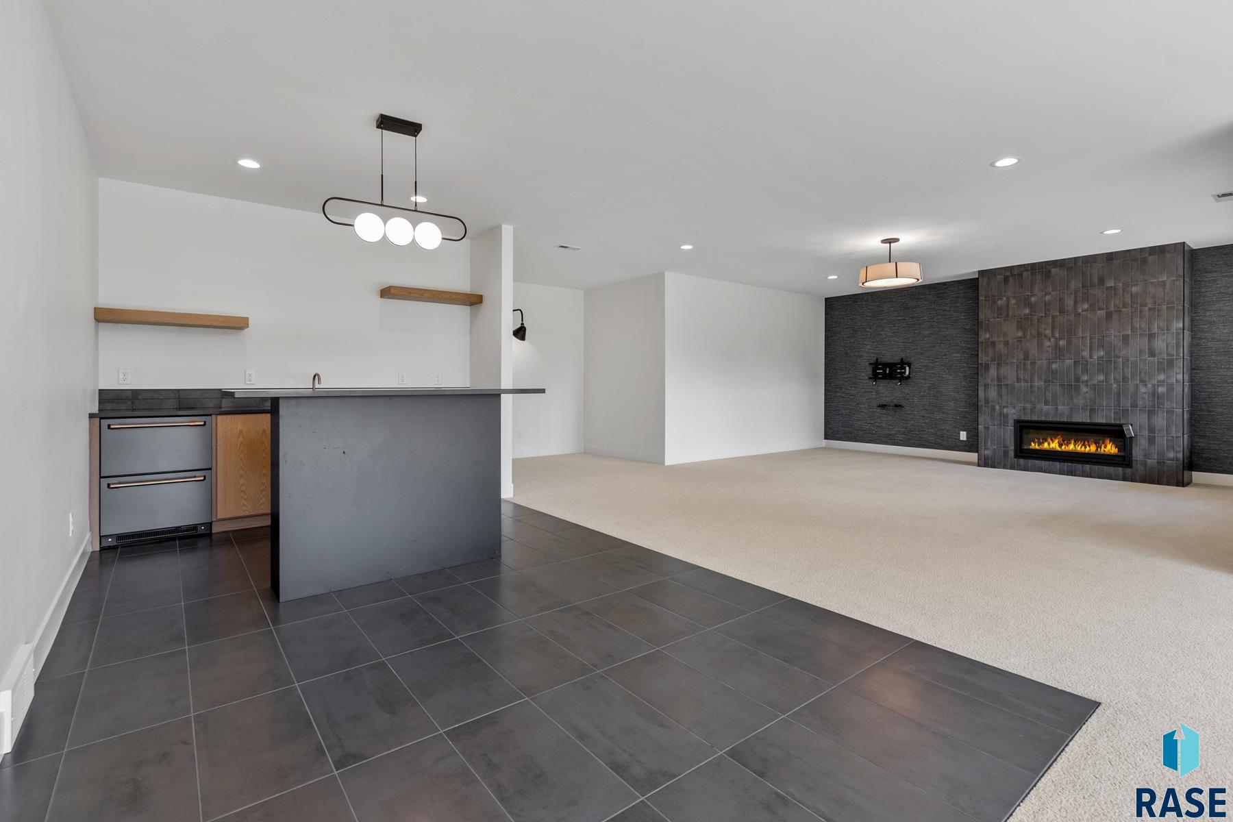 112 N Harvest Hill Cir