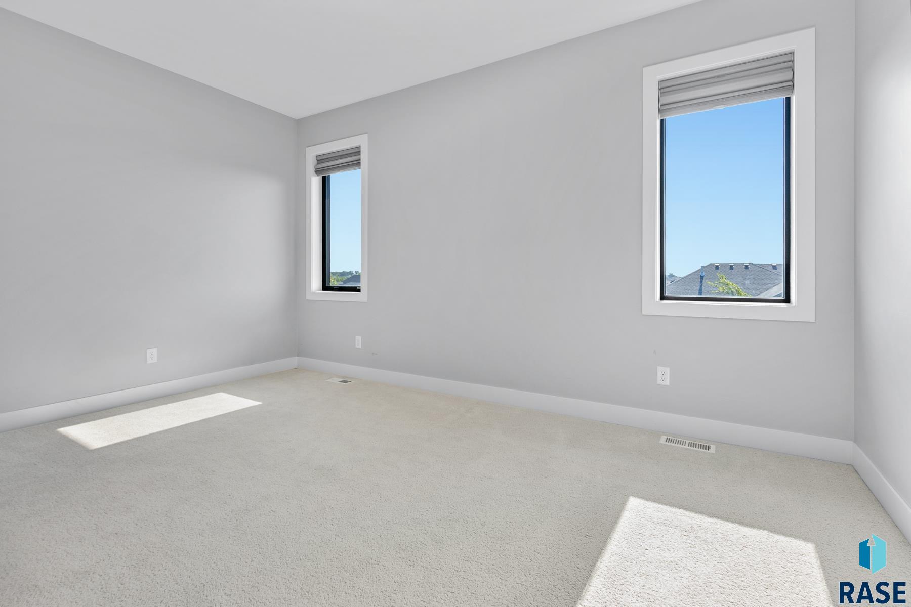 112 N Harvest Hill Cir