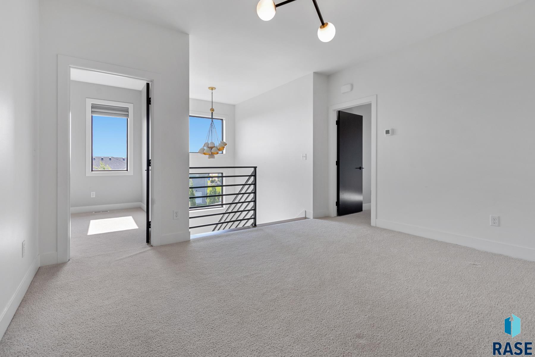 112 N Harvest Hill Cir