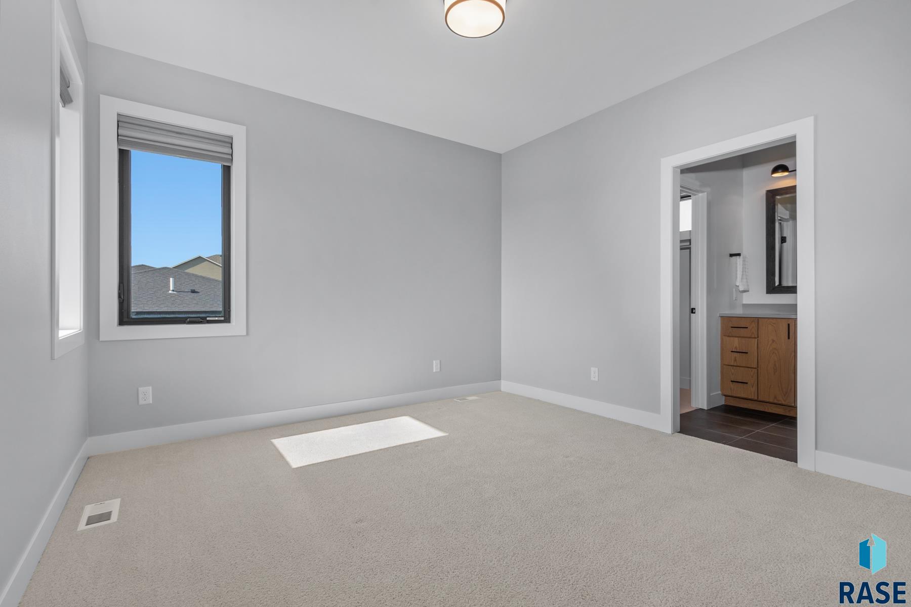 112 N Harvest Hill Cir