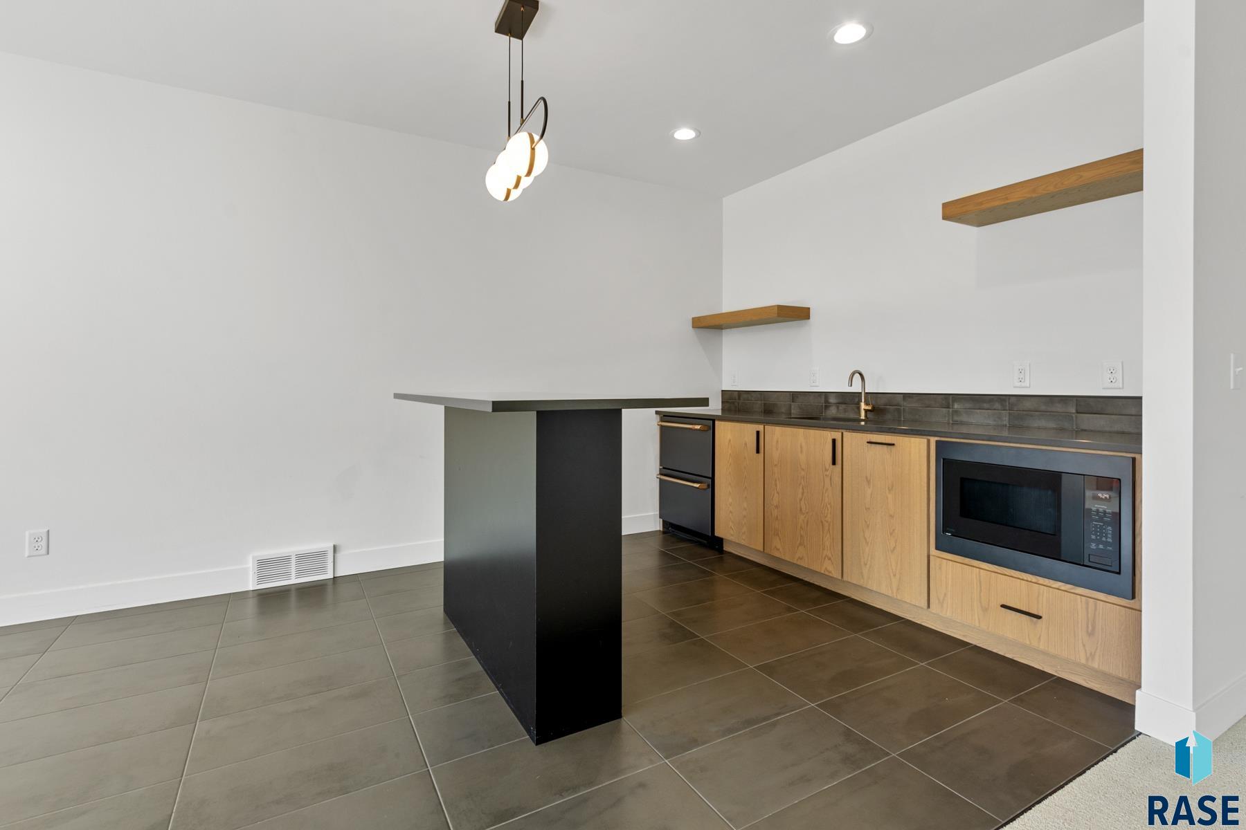 112 N Harvest Hill Cir