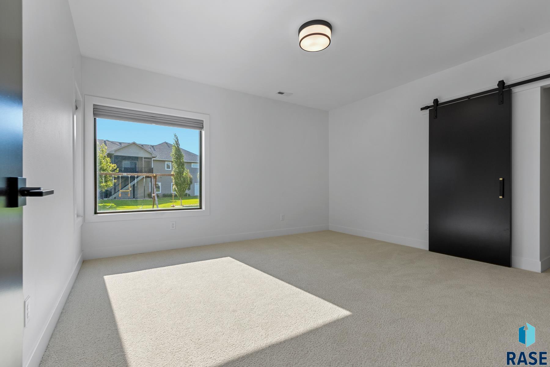 112 N Harvest Hill Cir