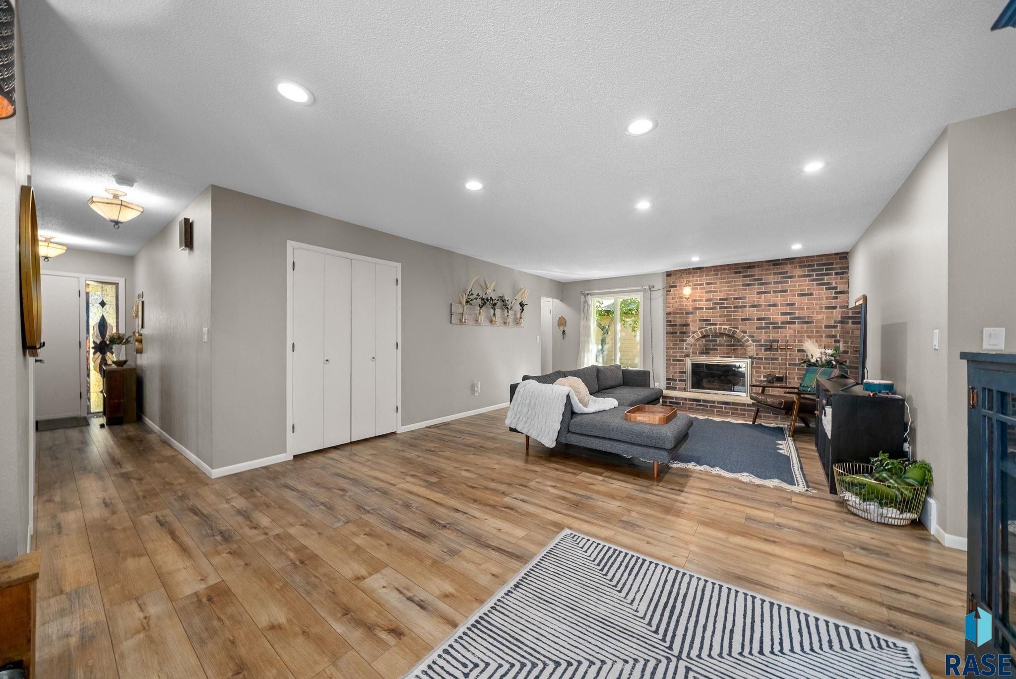 505 E Sunnybrook Dr