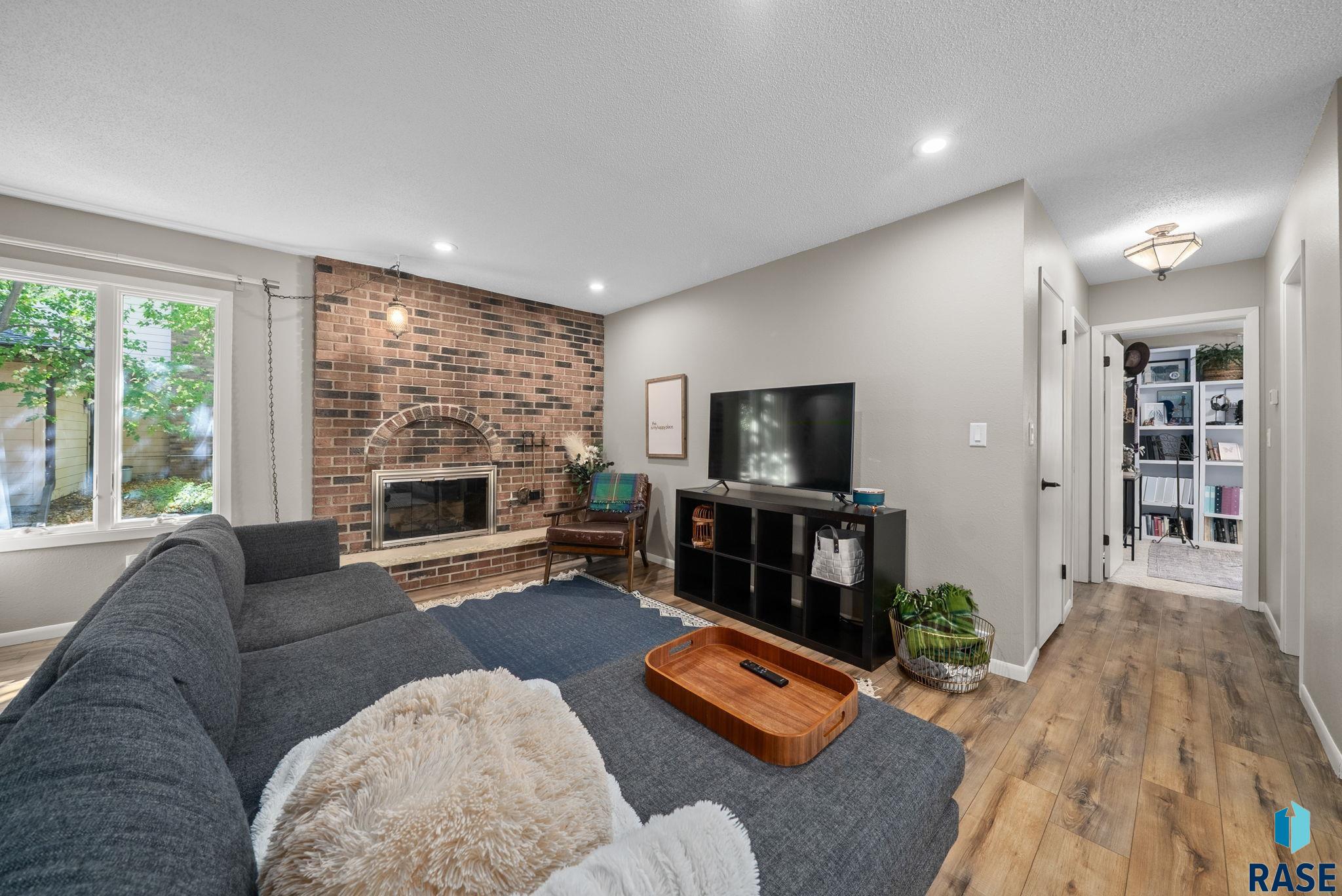 505 E Sunnybrook Dr