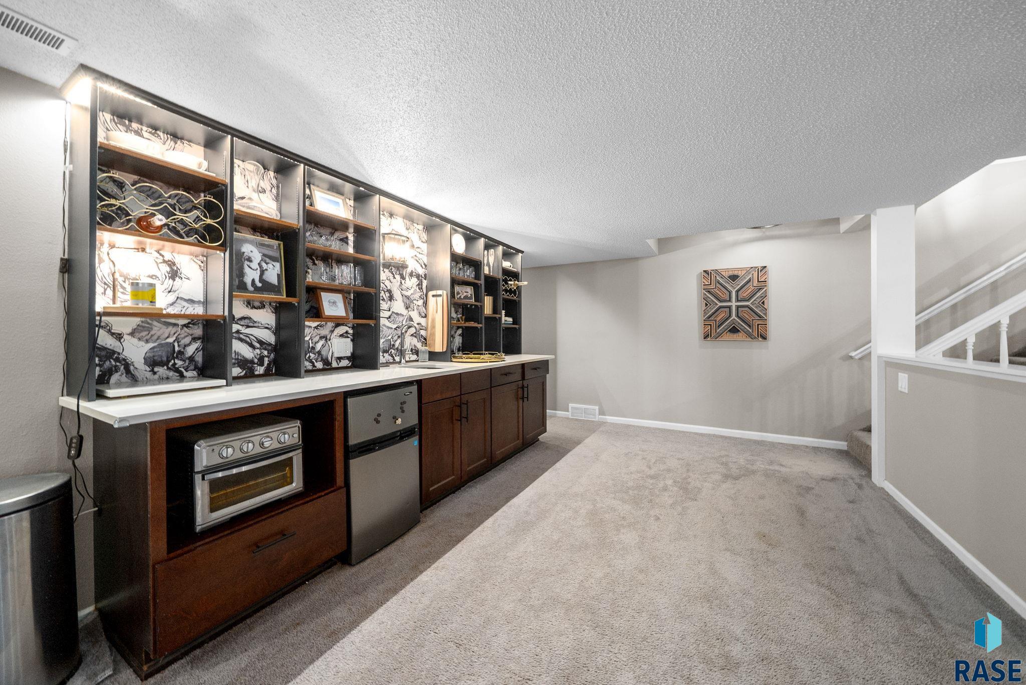 505 E Sunnybrook Dr