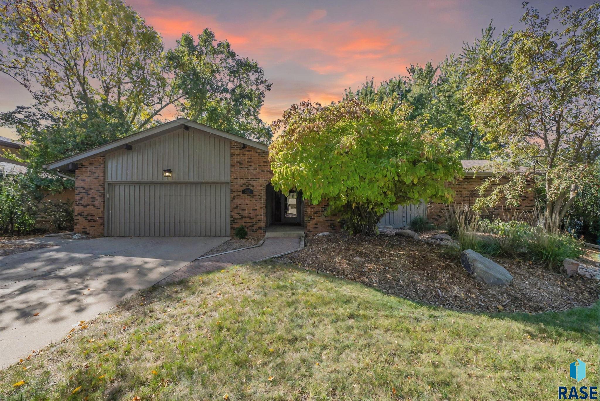 505 E Sunnybrook Dr