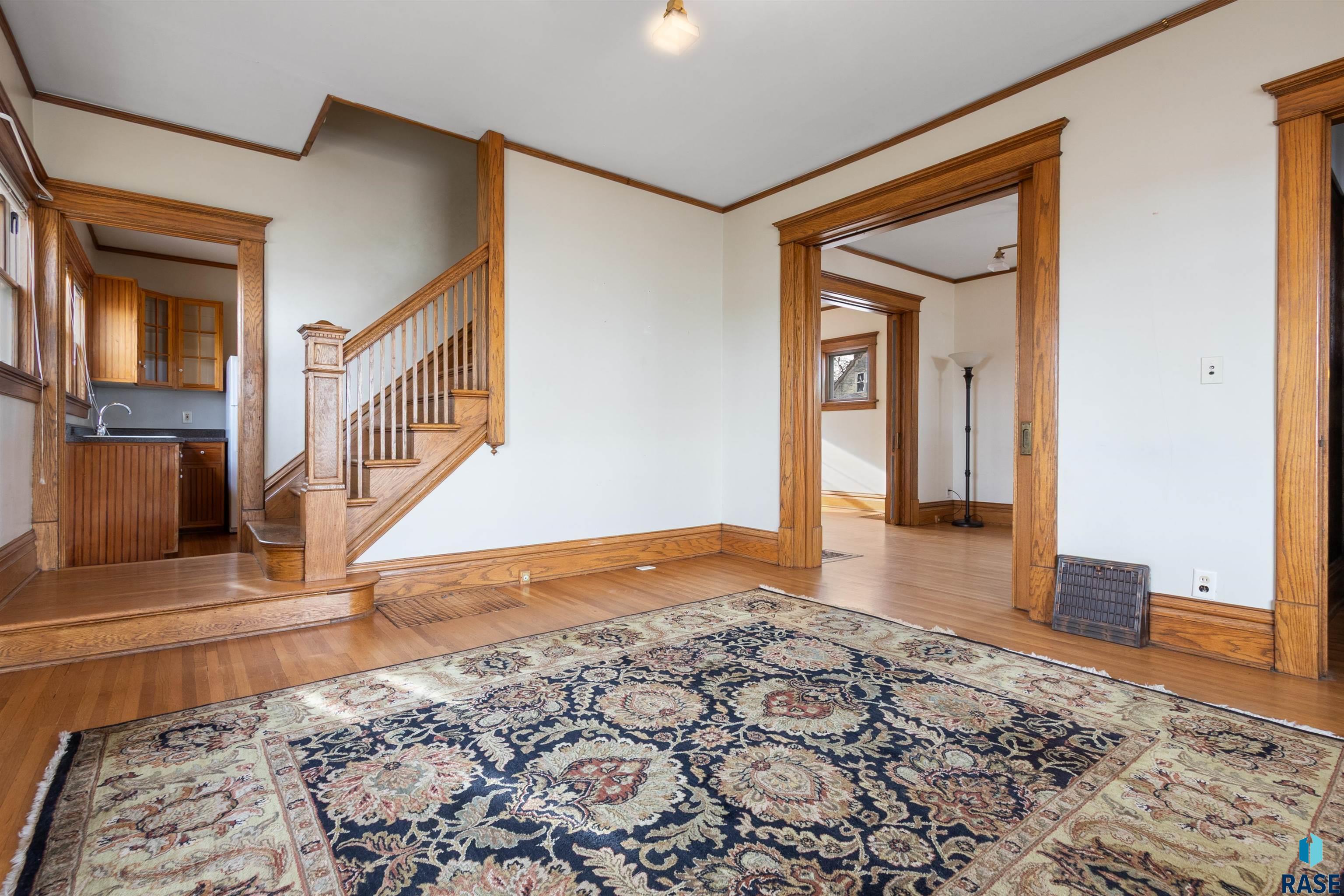 215 E 14th St