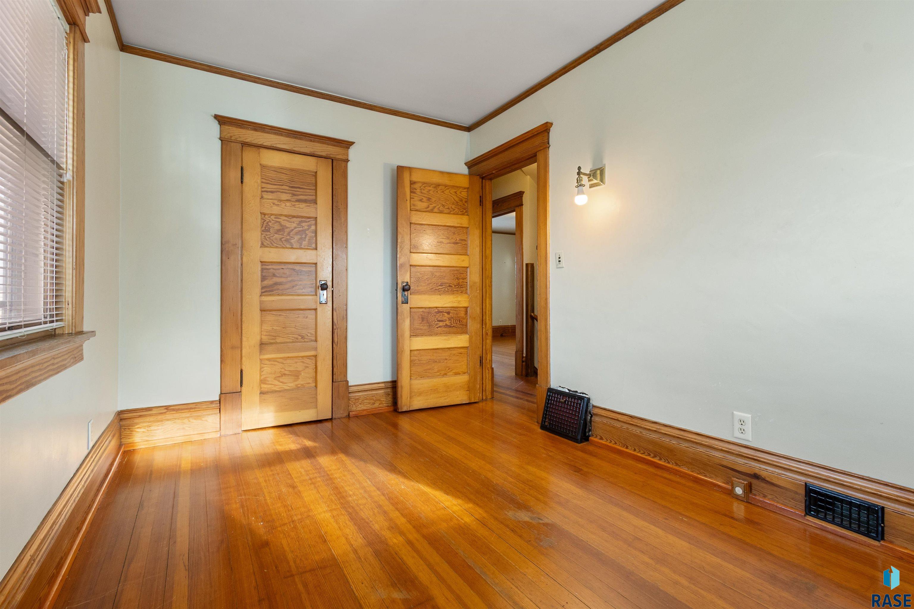215 E 14th St